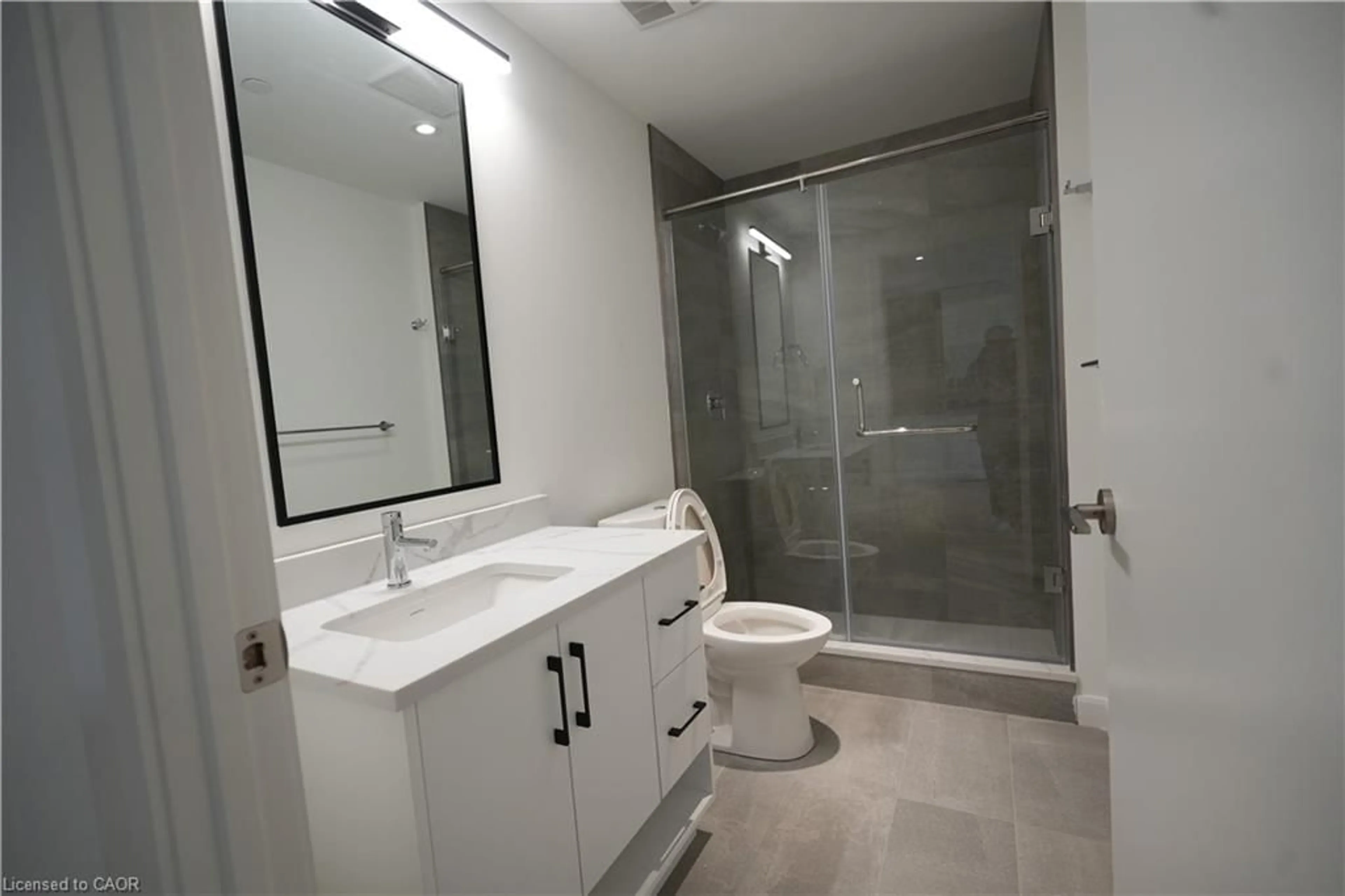 Standard bathroom, ceramic/tile floor for 741 King St W Rear St #903, Kitchener Ontario N2G 1E5