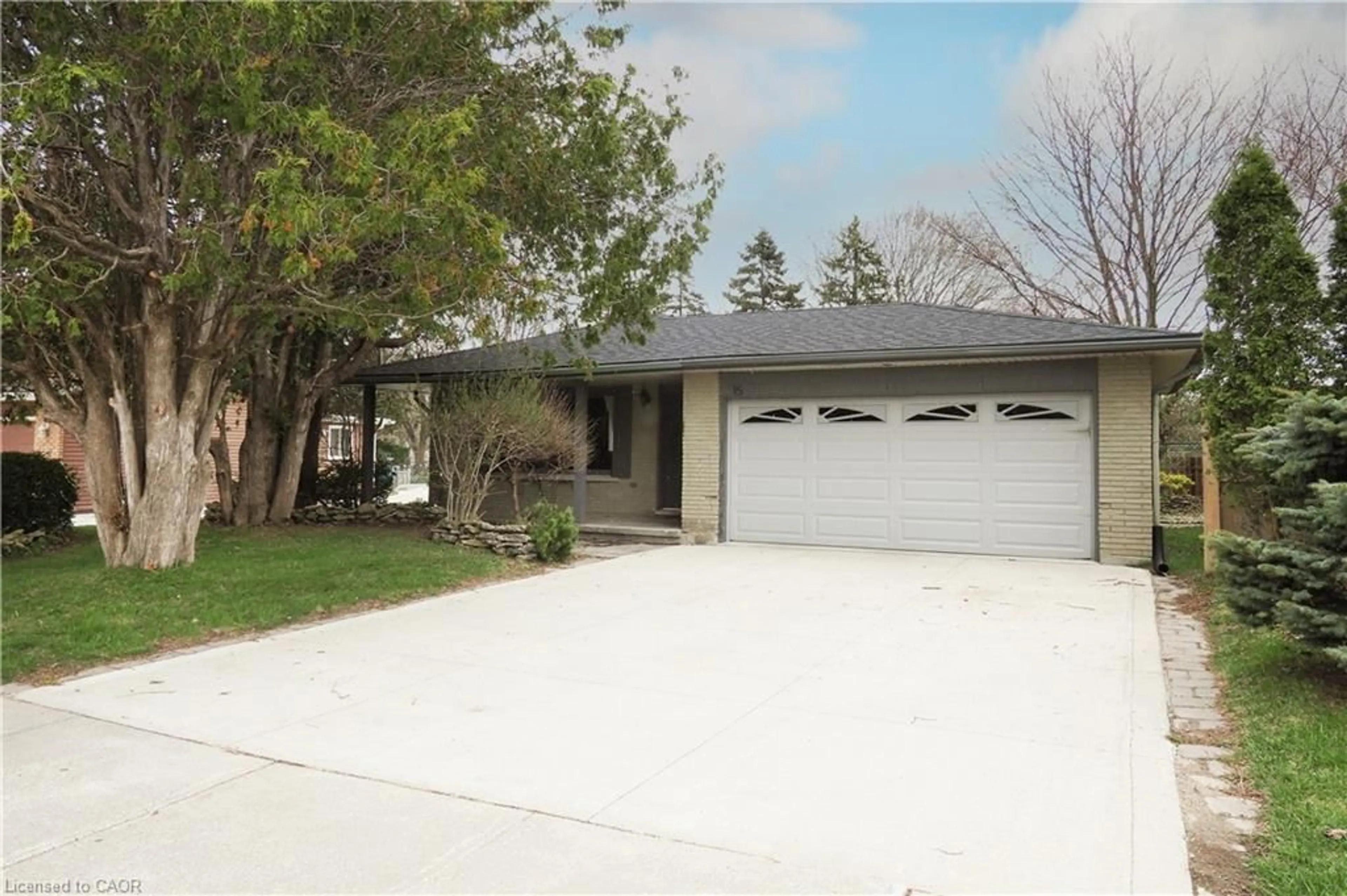 Home with vinyl exterior material, street for 15 Mockingbird Dr, Elmira Ontario N3B 1S9