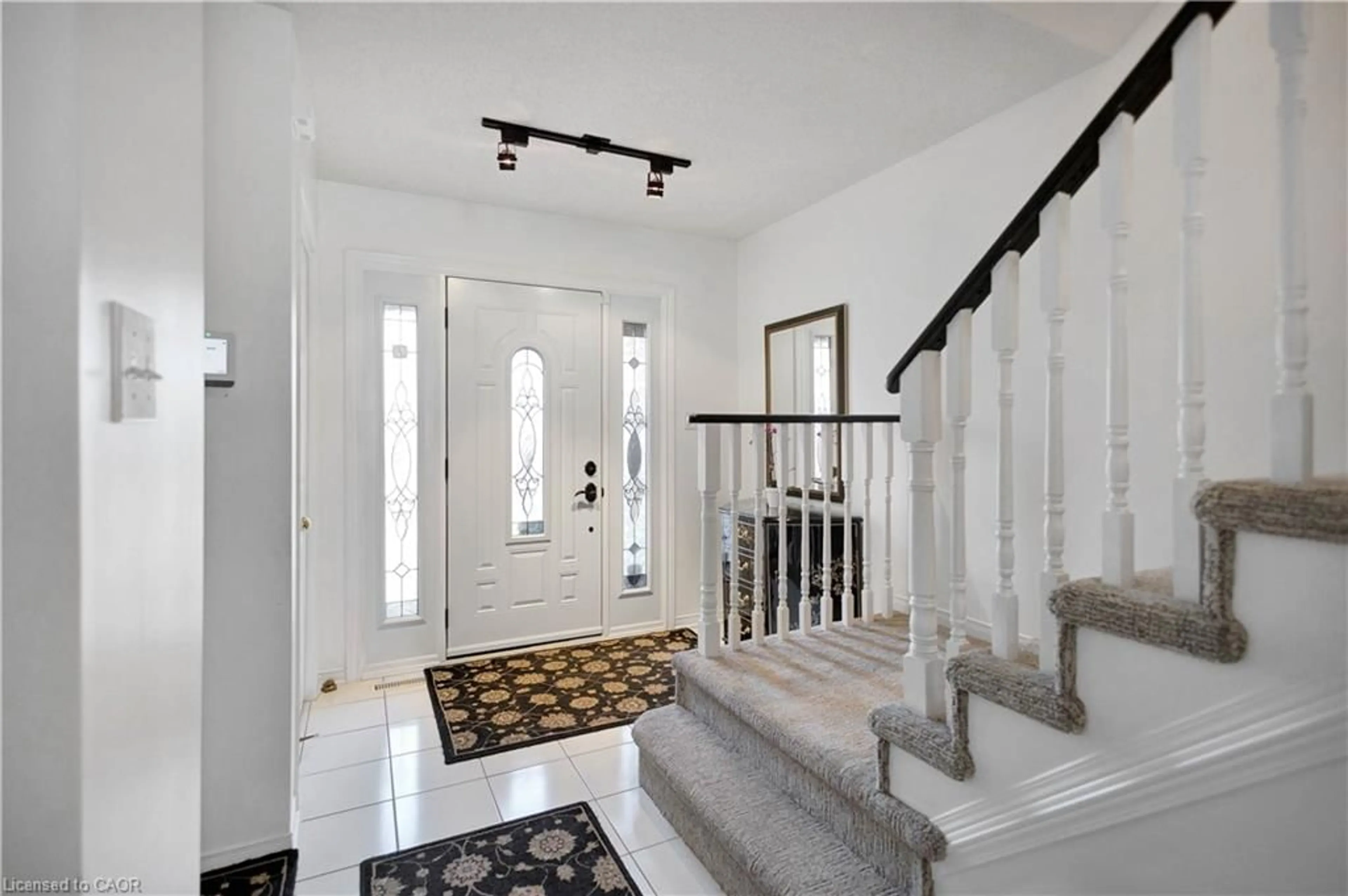 Indoor entryway for 57 Banbury Dr, Ancaster Ontario L9K 1H8