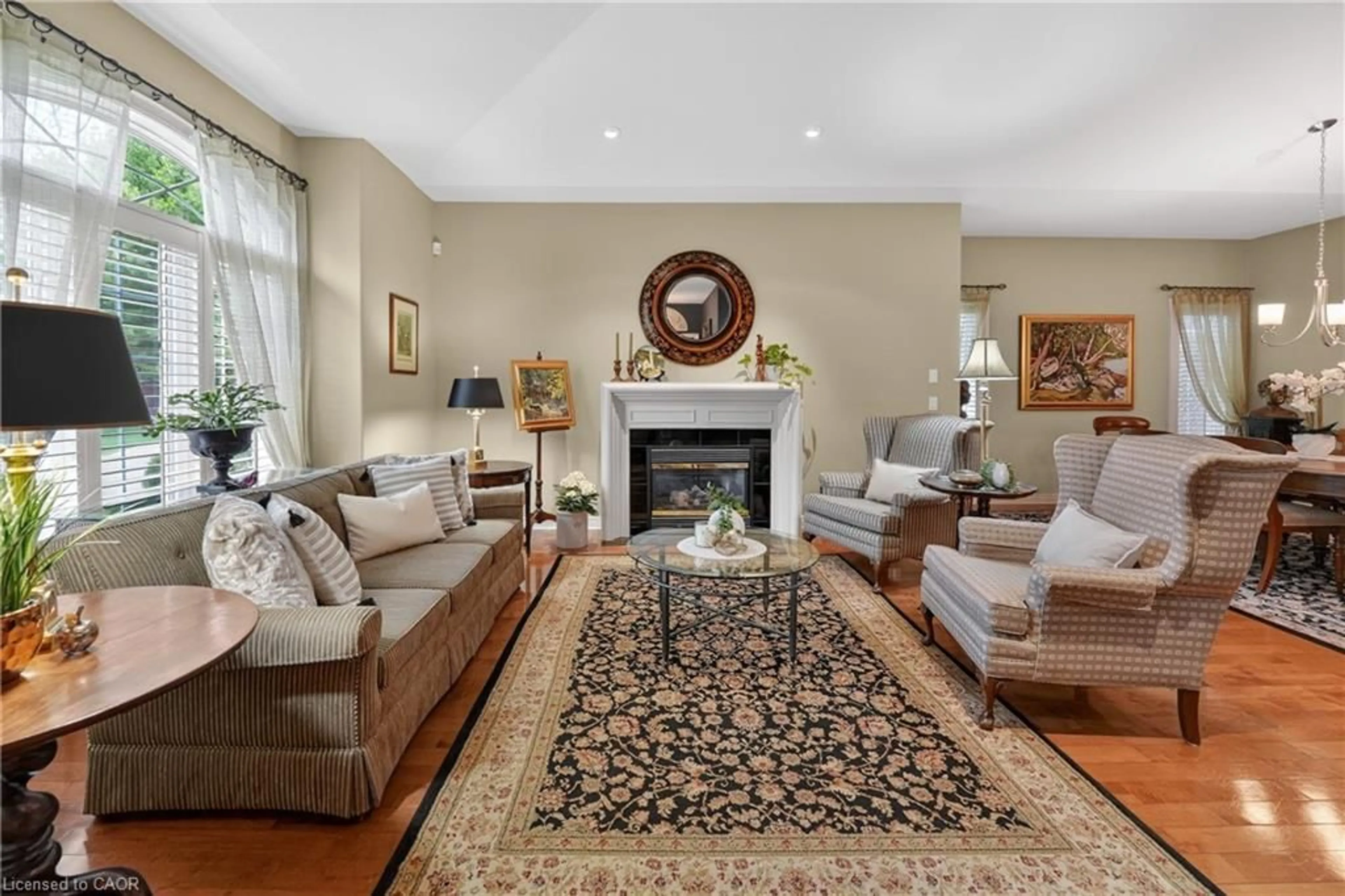 Living room with furniture, unknown for 42 Concord St #16, Fonthill Ontario L0S 1E5