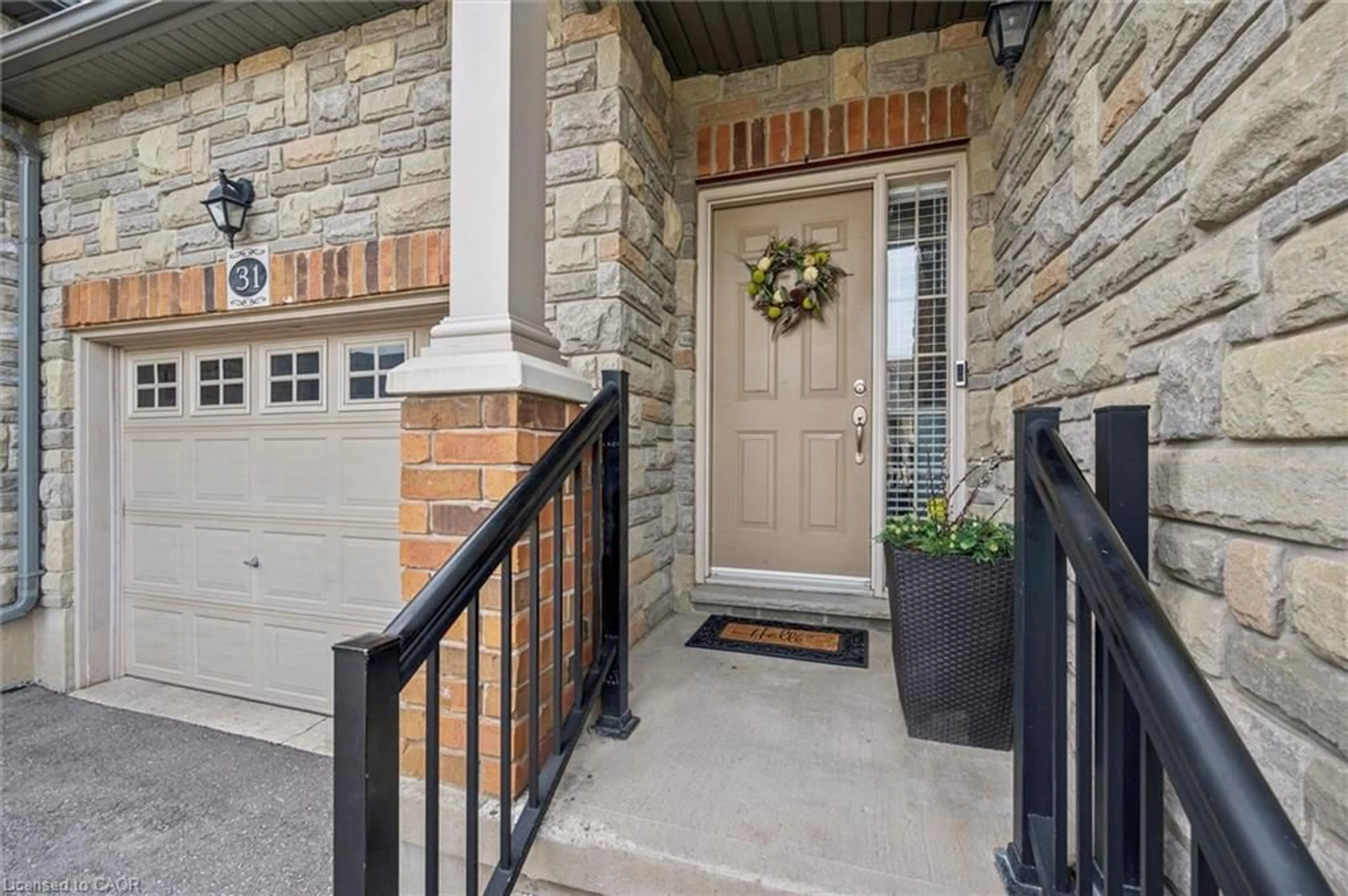 Indoor entryway for 31 Pamela Lane, Cambridge Ontario N1R 8P7