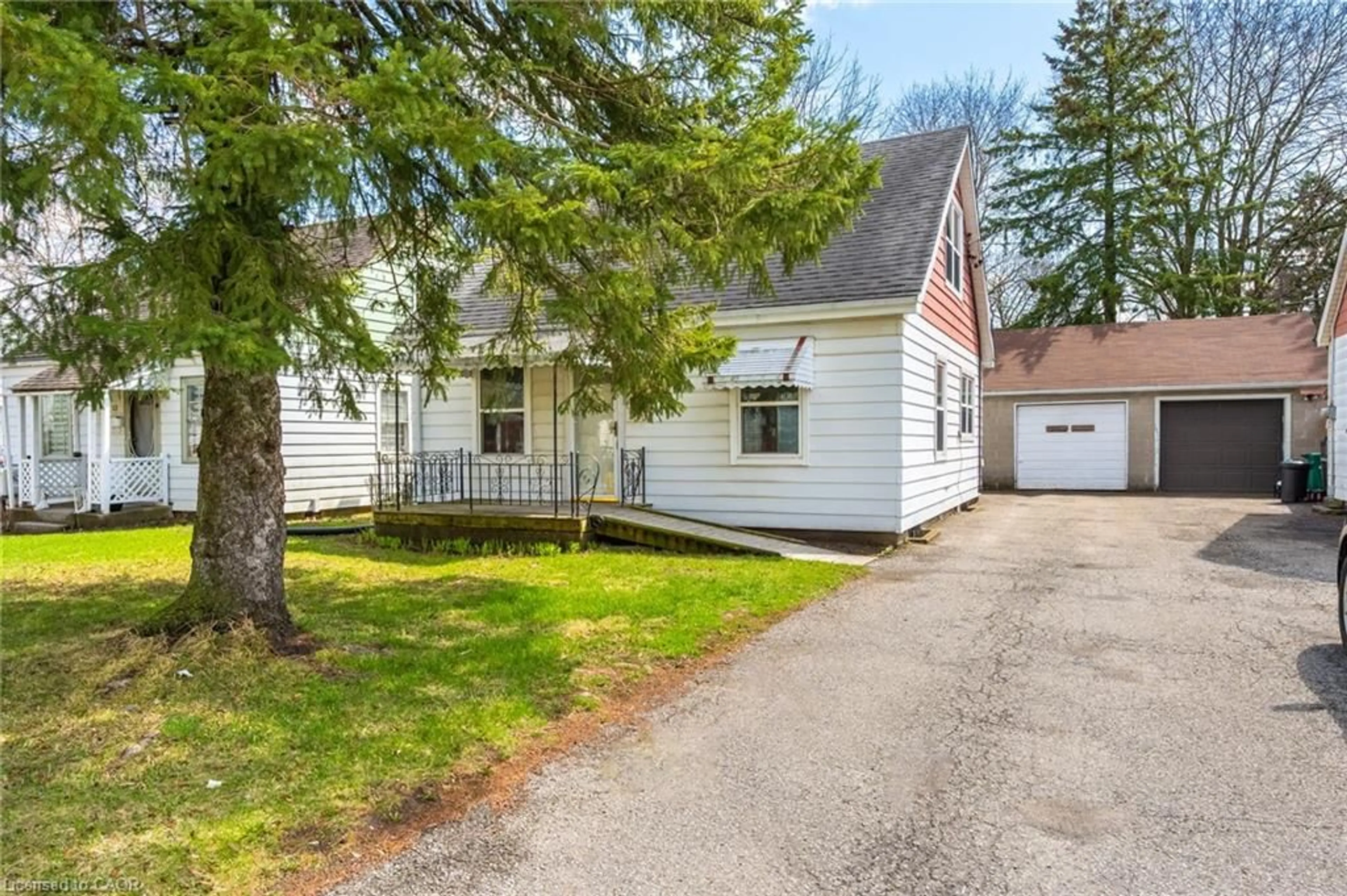 Home with vinyl exterior material, street for 11 Gore St, Cambridge Ontario N1R 1R6