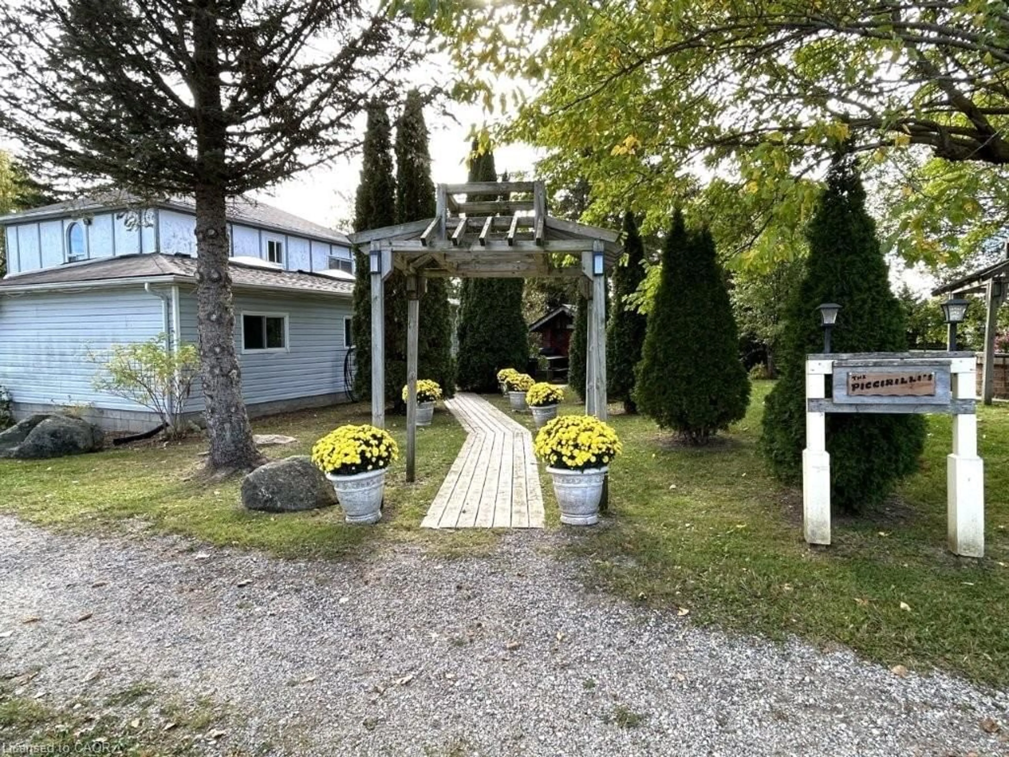 Patio, street for 7941 Highway 26, Clearview Ontario L0M 1S0