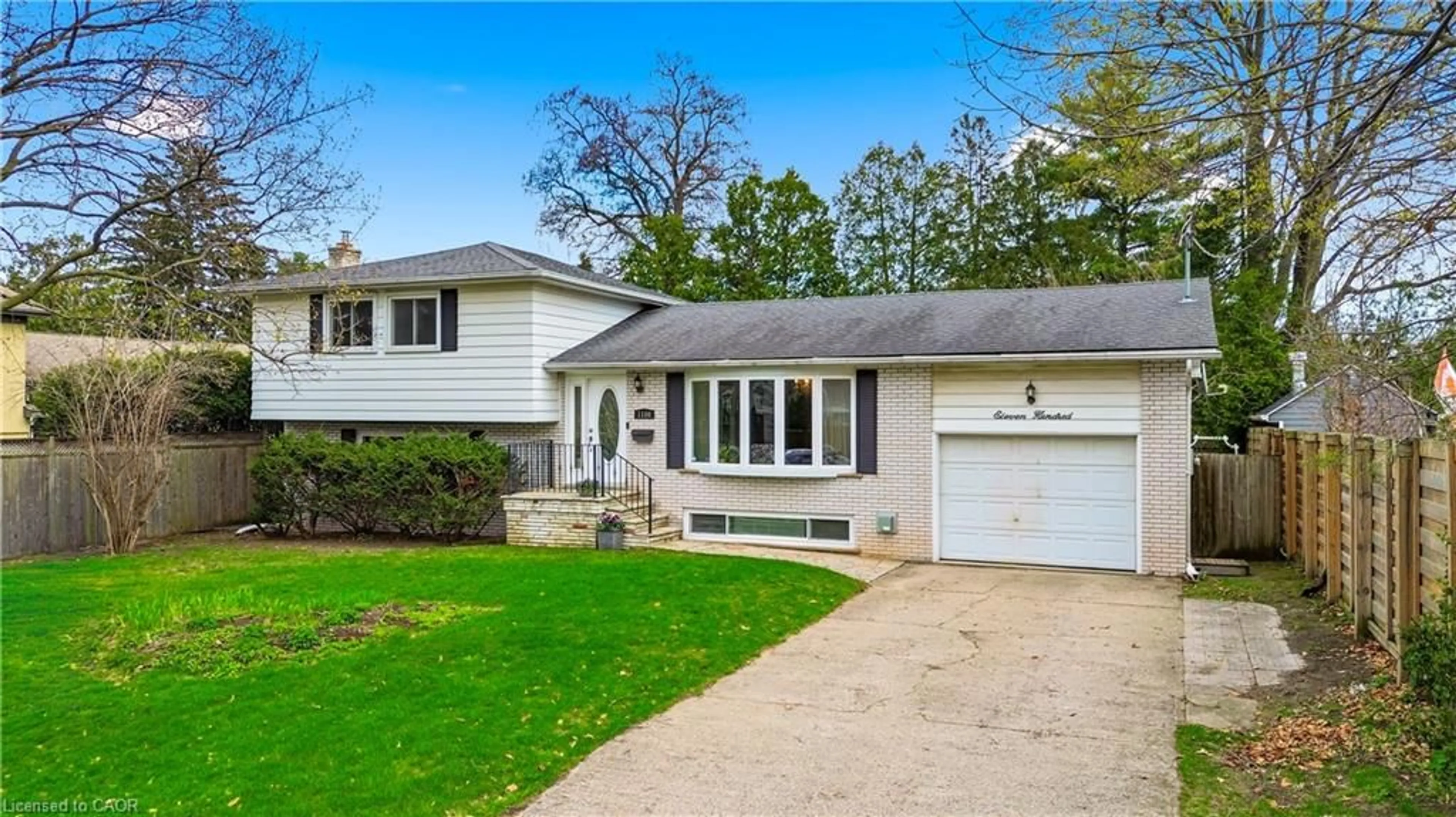 Home with vinyl exterior material, street for 1100 Shaw St, Oakville Ontario L6L 2R8