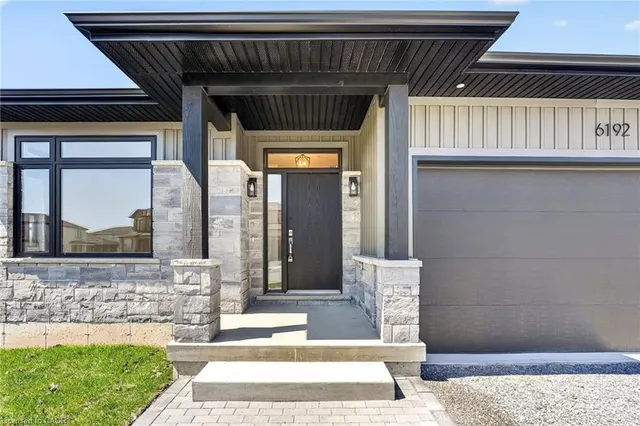 6192 Curlin Cres, Niagara Falls 2