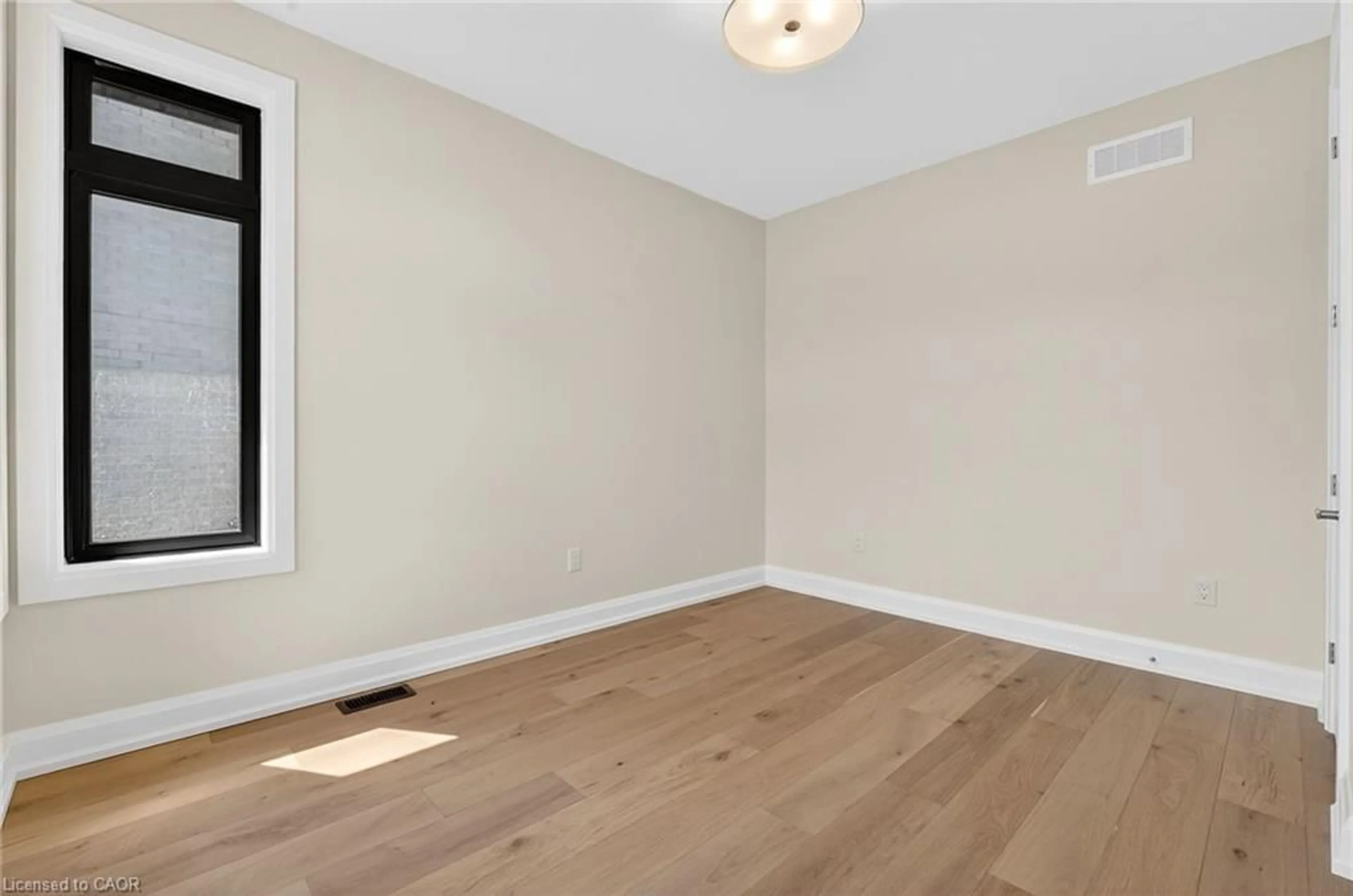 A pic of a room for 6192 Curlin Cres, Niagara Falls Ontario L2H 3W6