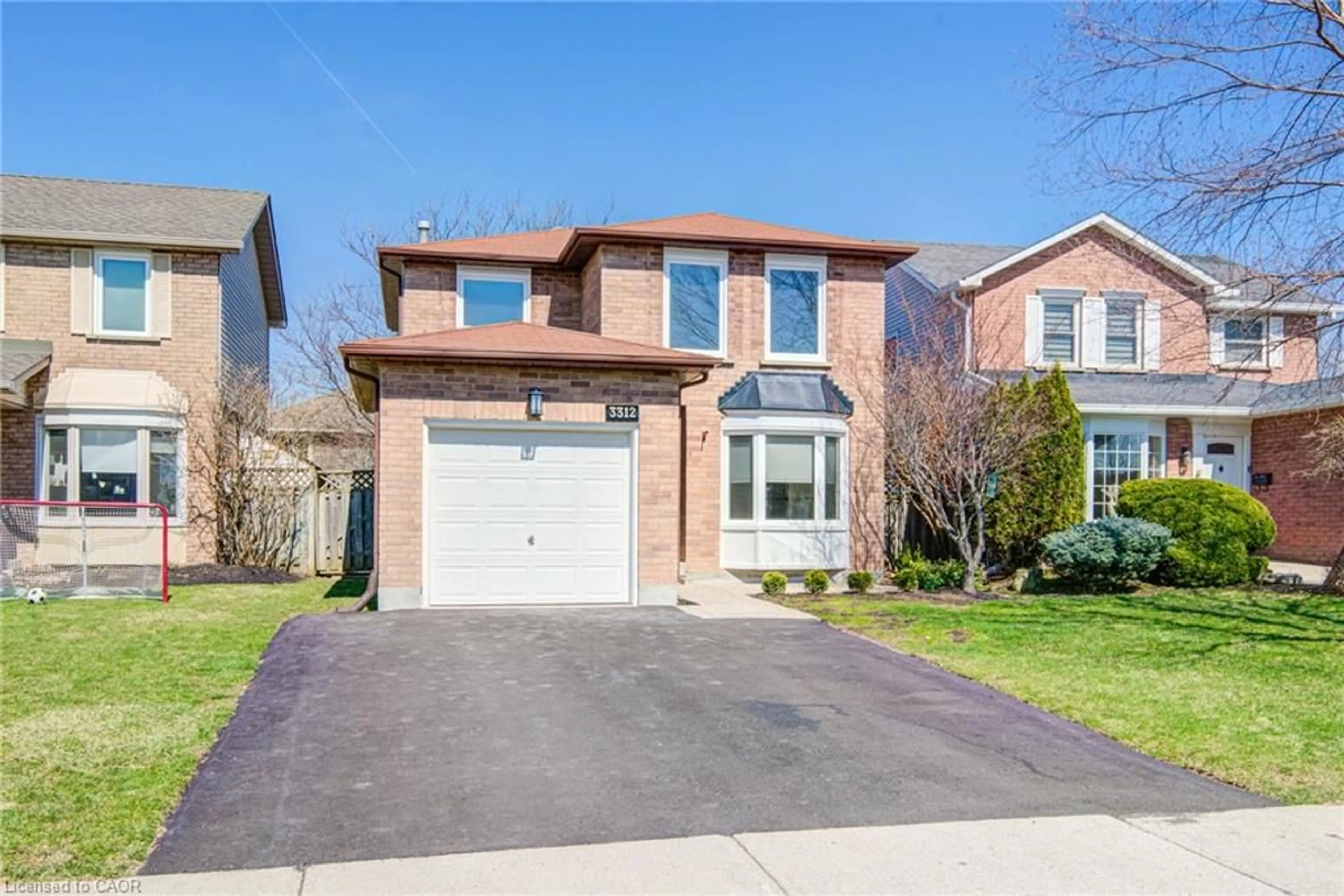 Home with brick exterior material, street for 3312 Woodcroft Cres, Burlington Ontario L7M 3L5