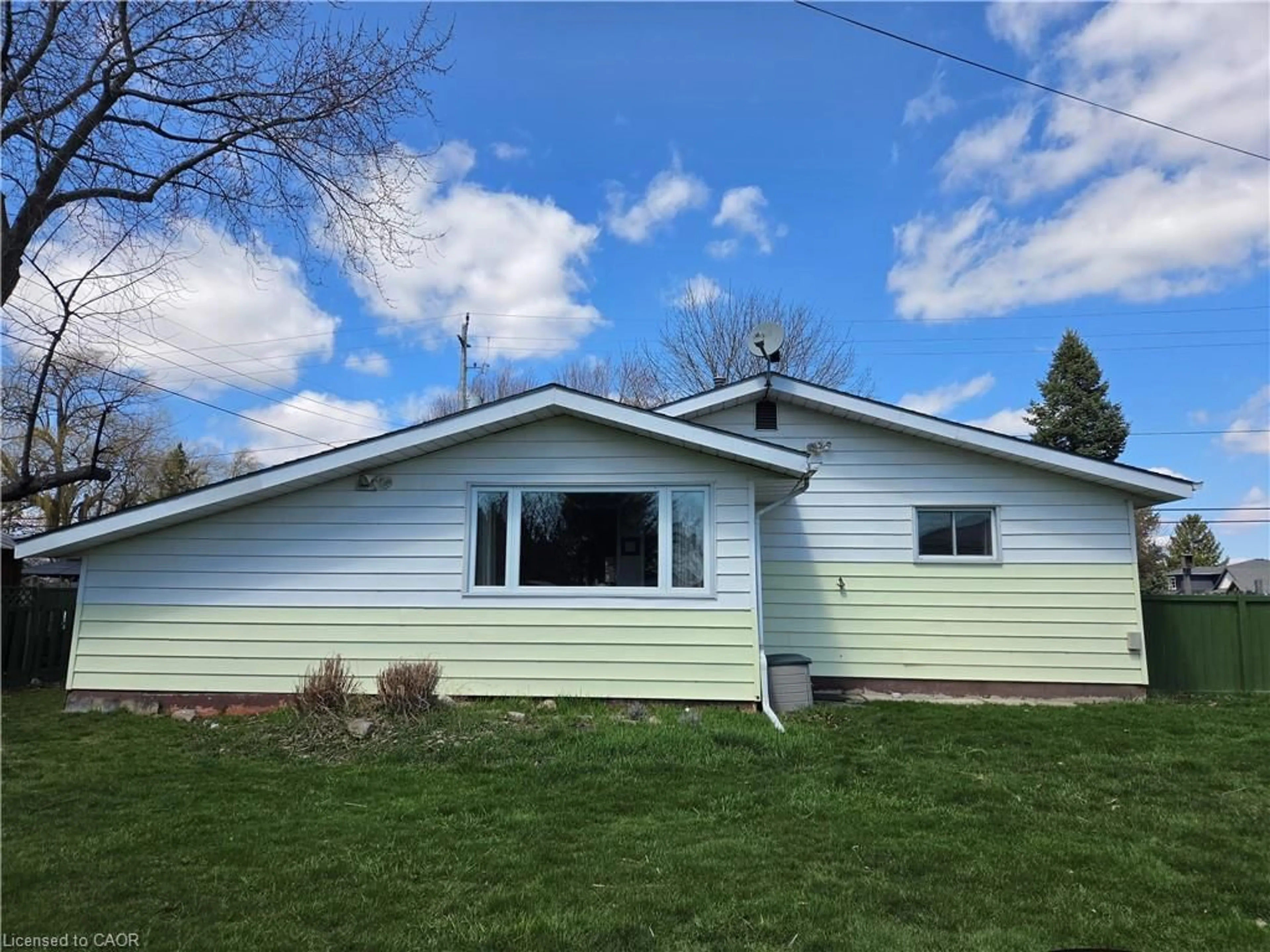 Home with vinyl exterior material, unknown for 108 New Lakeshore Rd, Port Dover Ontario N0A 1N8