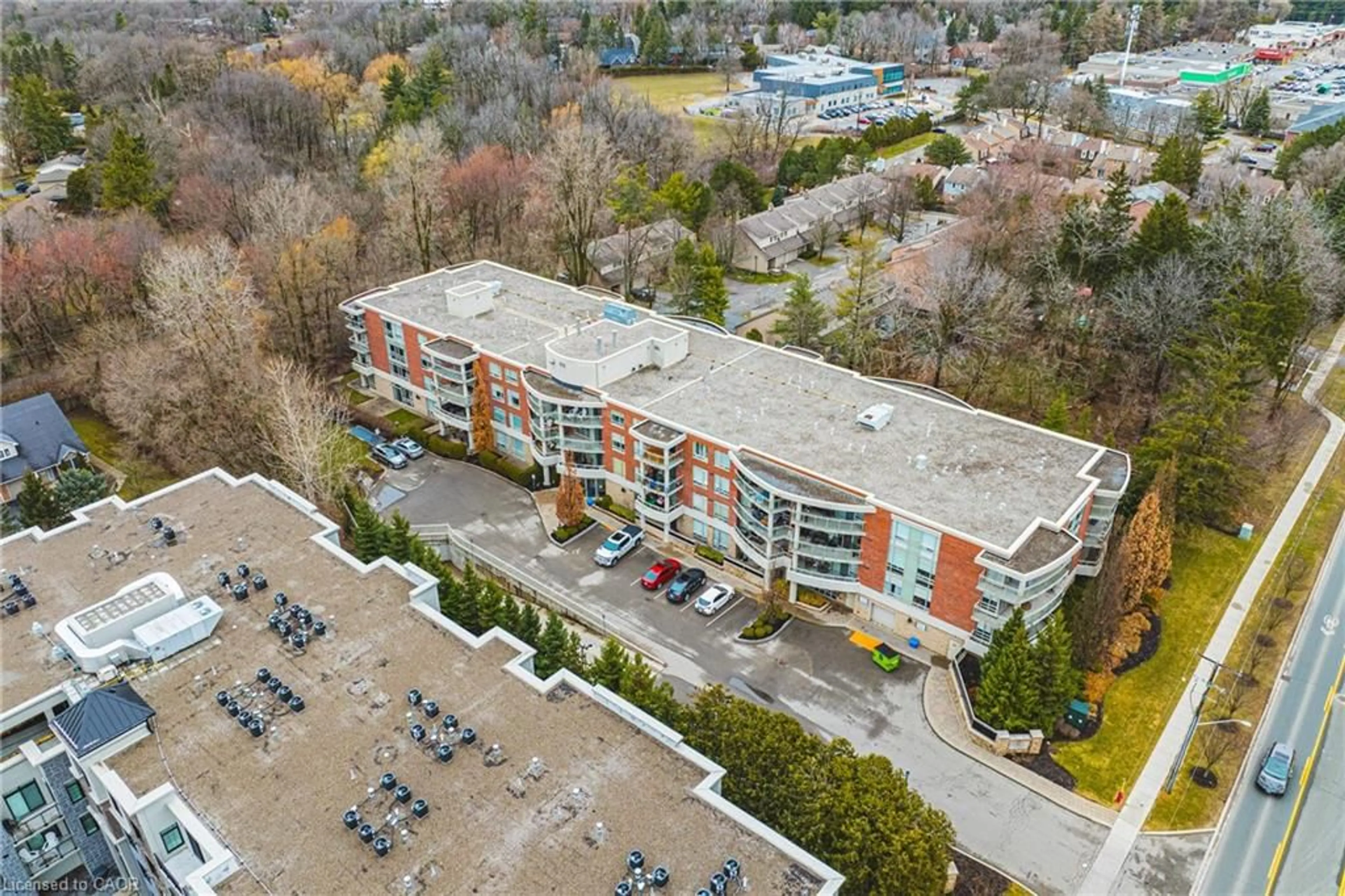 A pic from outside/outdoor area/front of a property/back of a property/a pic from drone, building for 125 Wilson St #214, Ancaster Ontario L9G 0B3