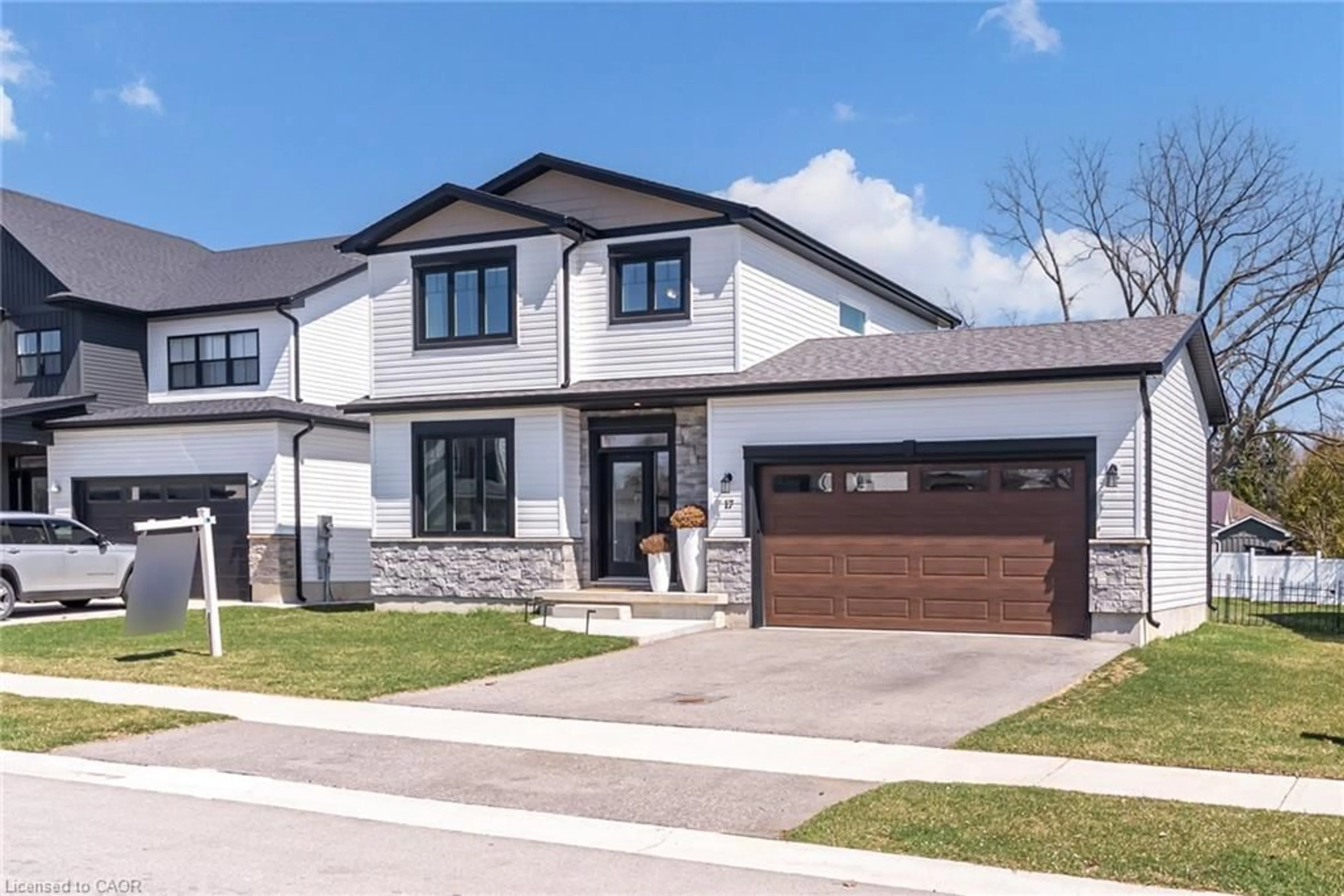 Home with brick exterior material, street for 17 Helen Crt, Belmont Ontario N0L 1B0