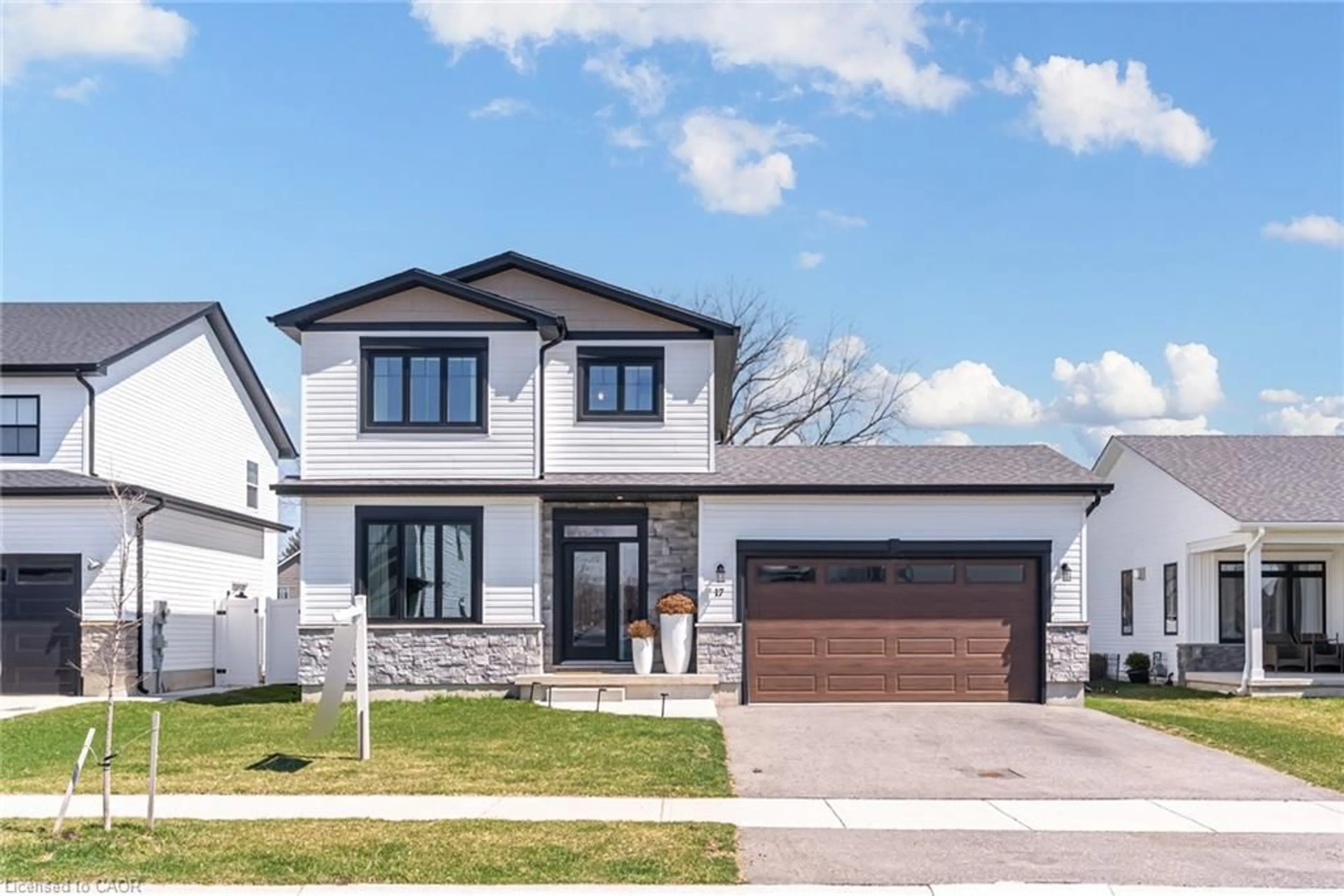 Home with brick exterior material, street for 17 Helen Crt, Belmont Ontario N0L 1B0