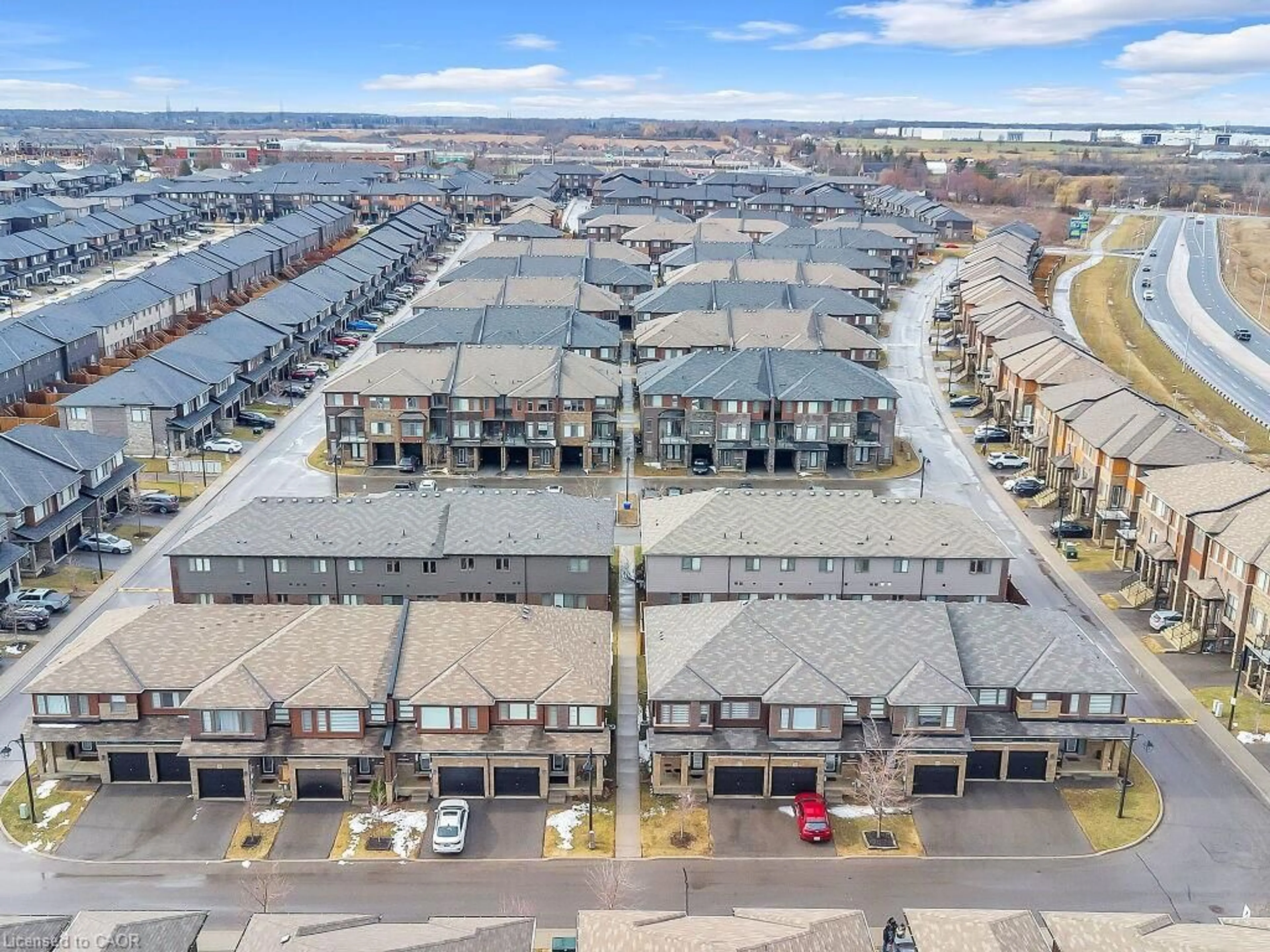 A pic from outside/outdoor area/front of a property/back of a property/a pic from drone, unknown for 30 Times Square Blvd, Hamilton Ontario L8J 0M1