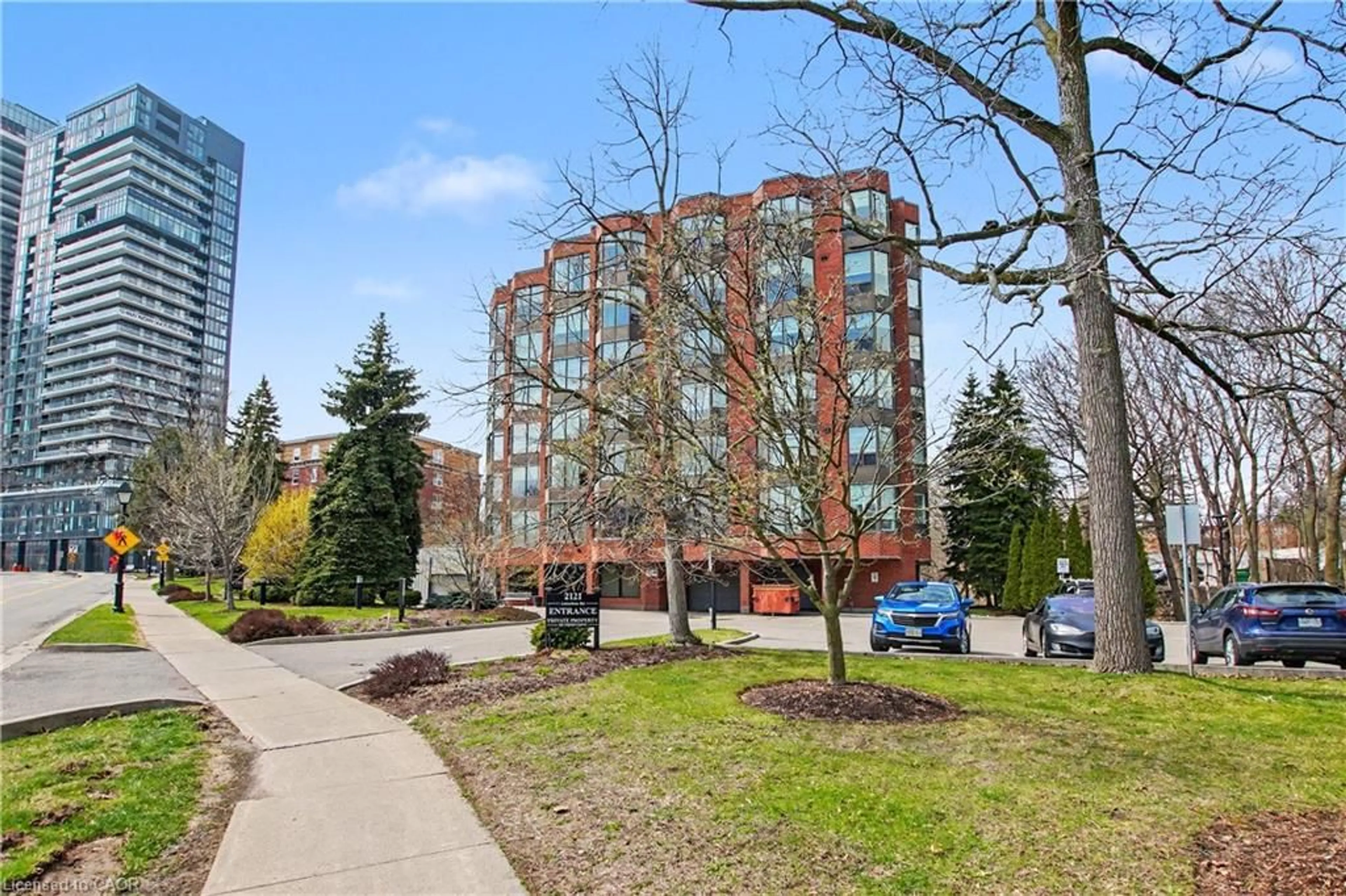 Patio, street for 2121 Lakeshore Rd #405, Burlington Ontario L7R 1C9