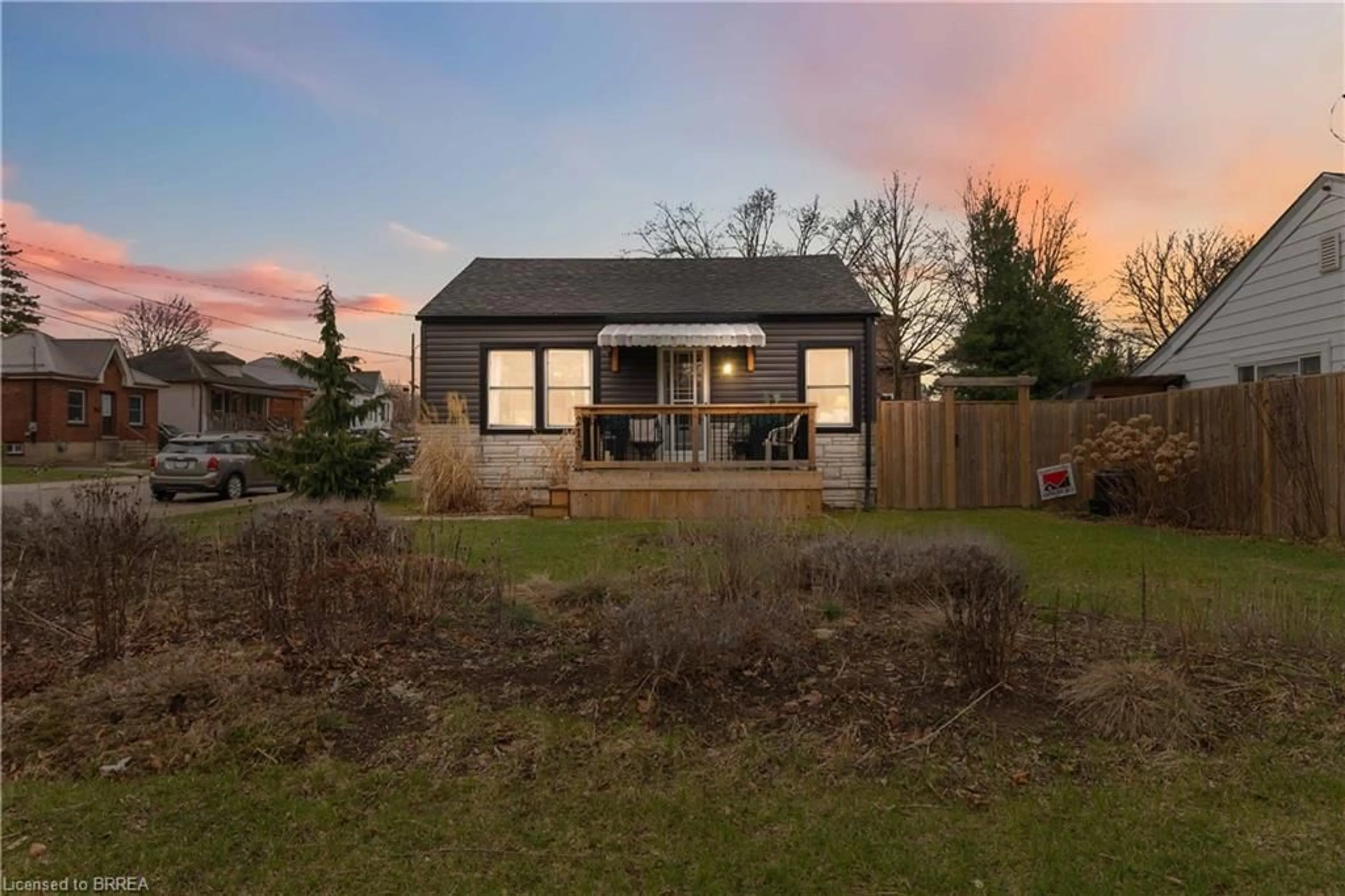 A pic from outside/outdoor area/front of a property/back of a property/a pic from drone, street for 213 Elgin St, Brantford Ontario N3S 5A7