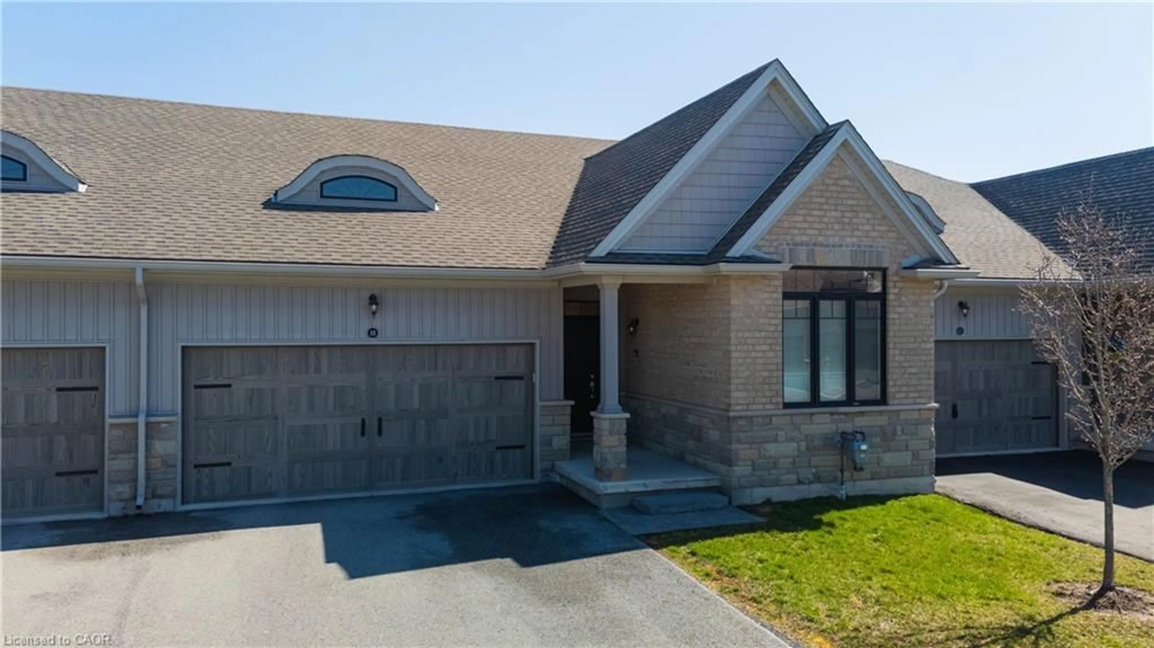 Home with brick exterior material, street for 18 Borden Trail, Welland Ontario L3C 0H1
