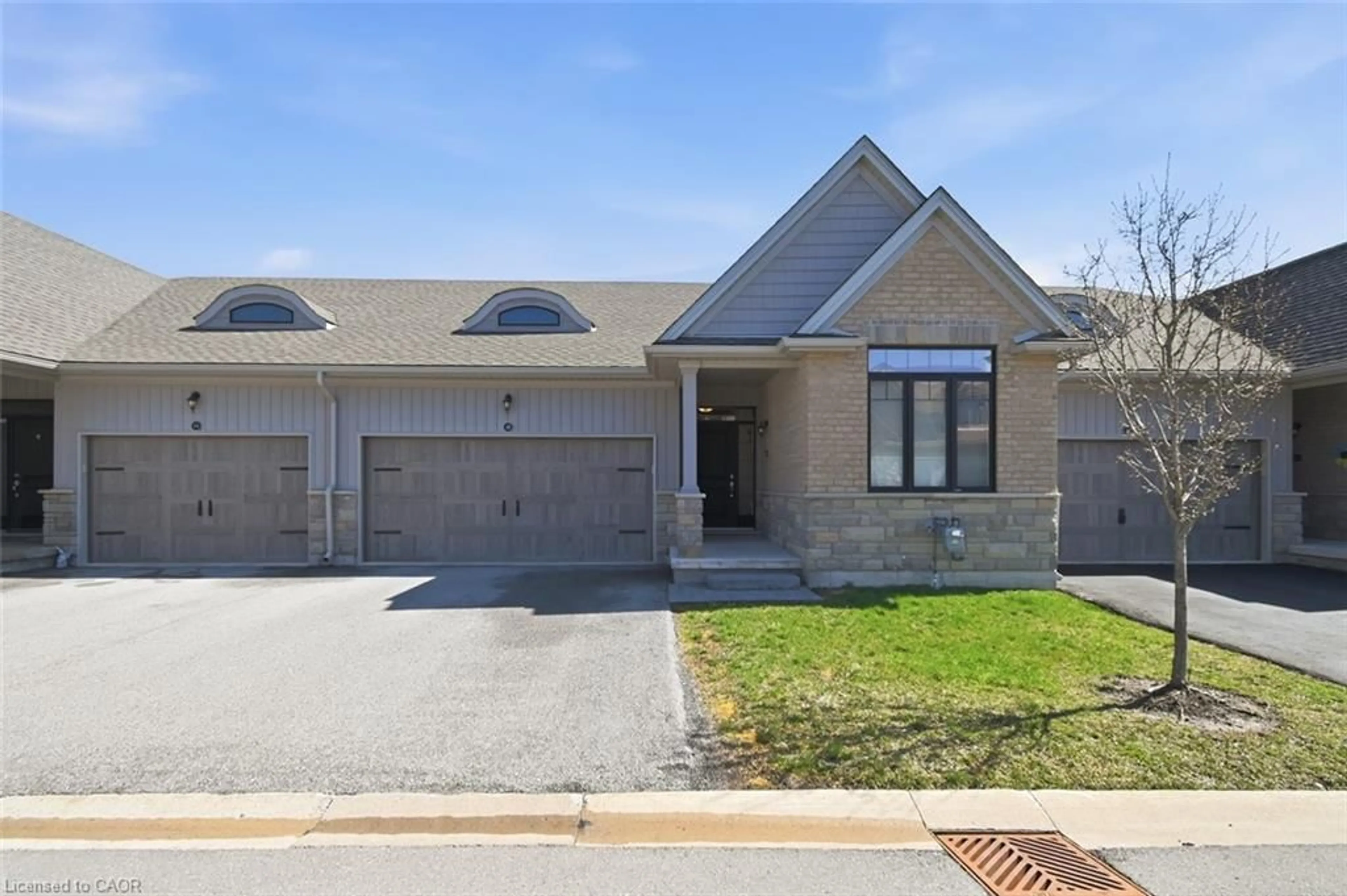 Home with brick exterior material, street for 18 Borden Trail, Welland Ontario L3C 0H1