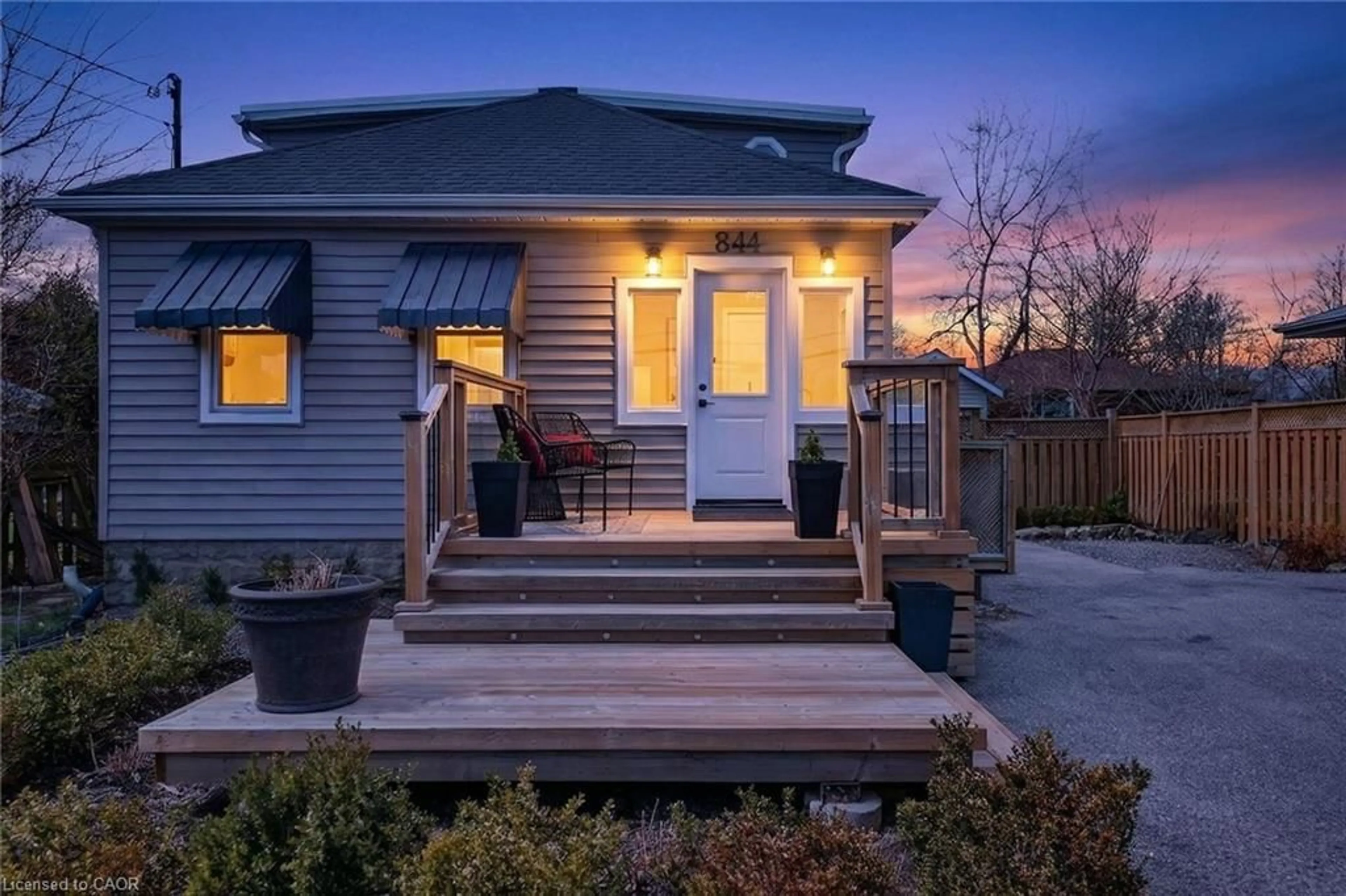 Unknown for 844 Upper Wellington St, Hamilton Ontario L9A 3R9