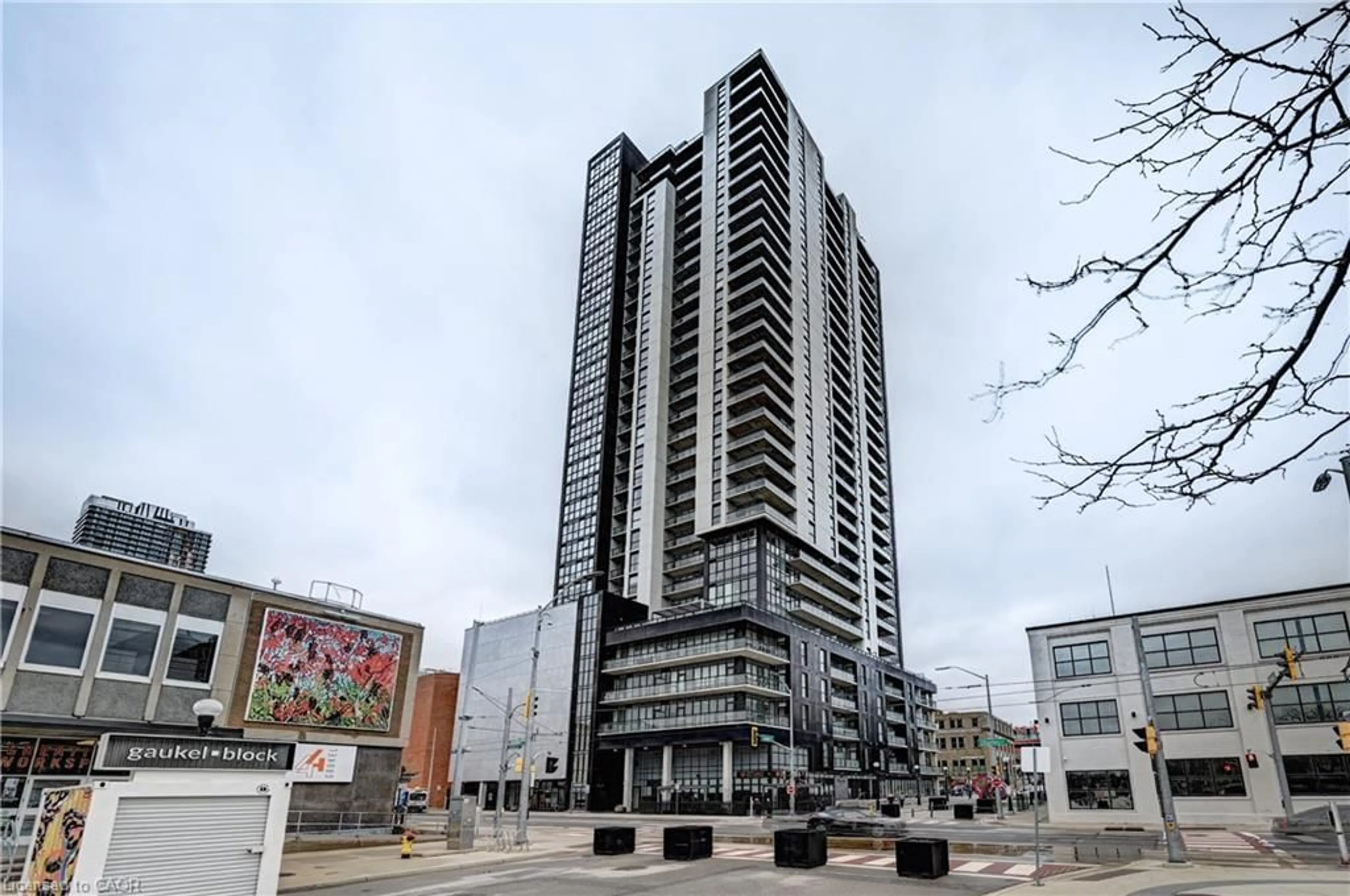 Indoor foyer for 60 Charles St #801, Kitchener Ontario N2G 0C9