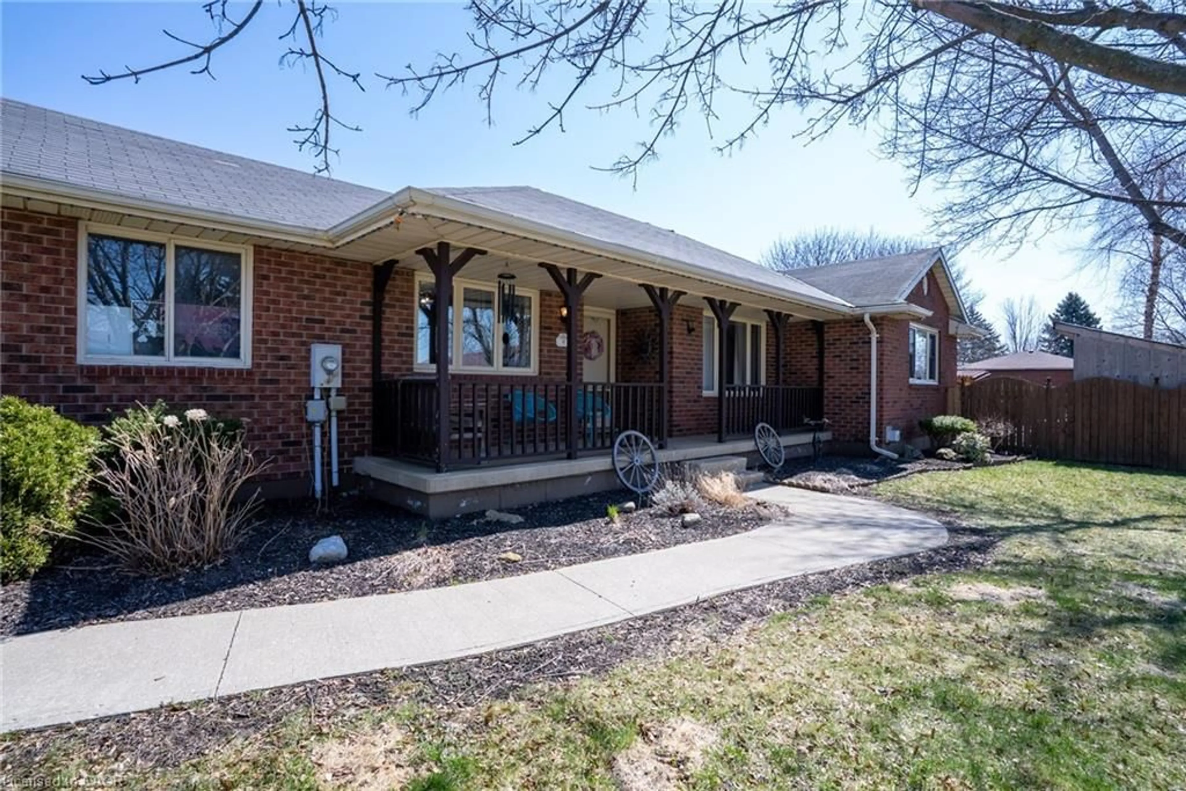 Home with brick exterior material, street for 17 Ross St, Waterford Ontario N0E 1Y0