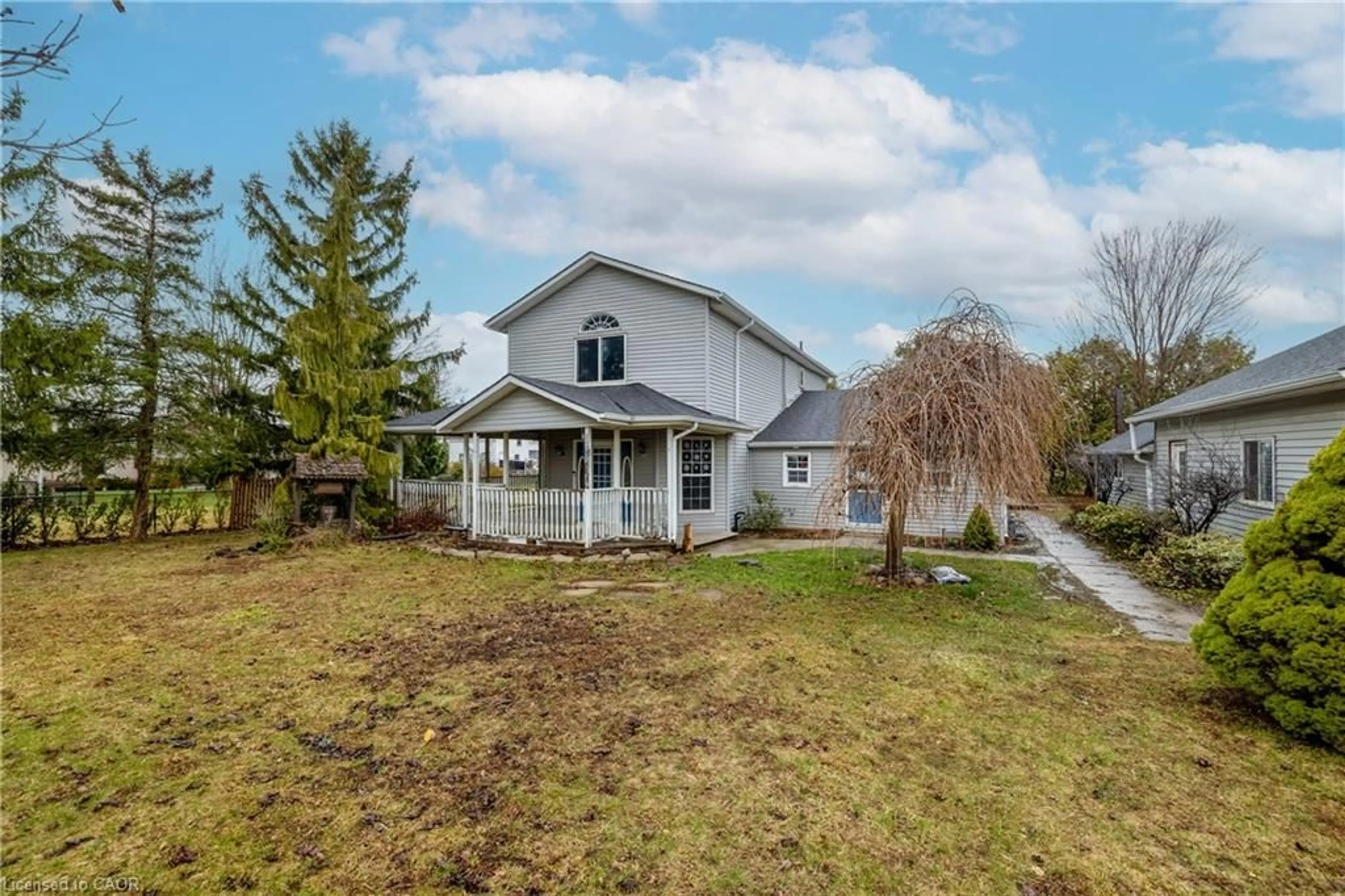 A pic from outside/outdoor area/front of a property/back of a property/a pic from drone, unknown for 527 Bond St, Watford Ontario N0M 2S0