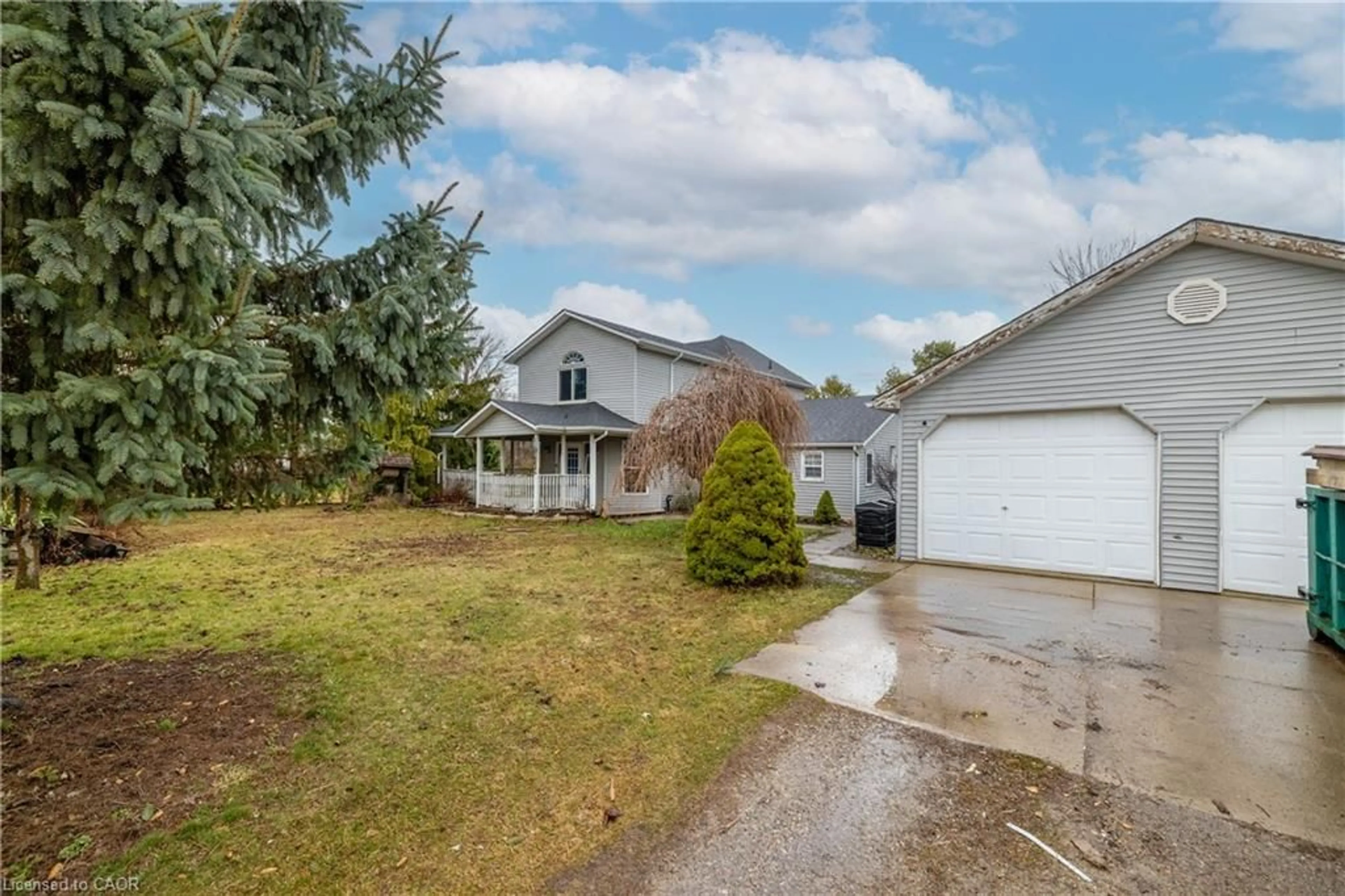 A pic from outside/outdoor area/front of a property/back of a property/a pic from drone, street for 527 Bond St, Watford Ontario N0M 2S0