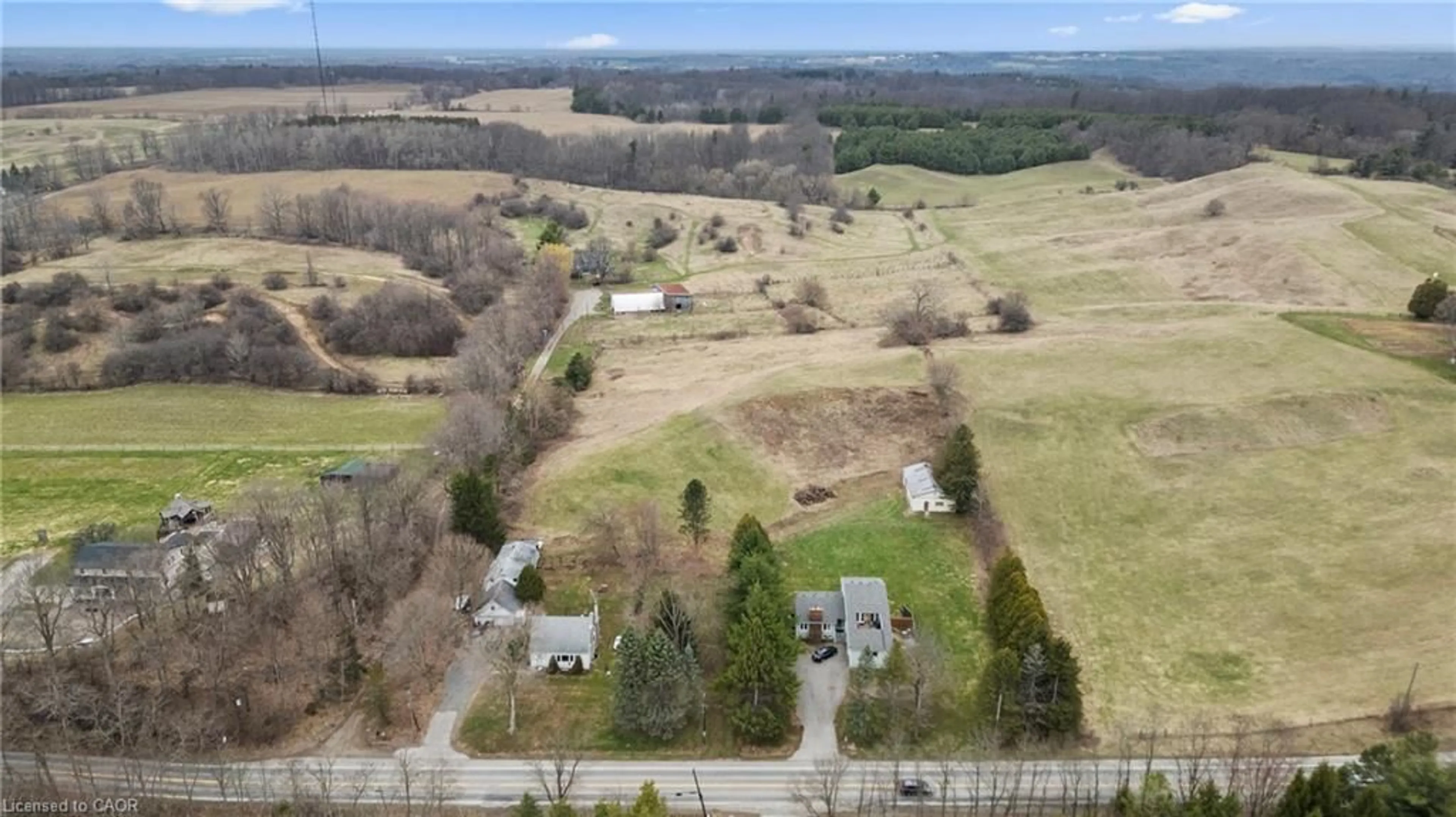 A pic from outside/outdoor area/front of a property/back of a property/a pic from drone, unknown for 867 Jerseyville Rd, Ancaster Ontario L0R 1R0