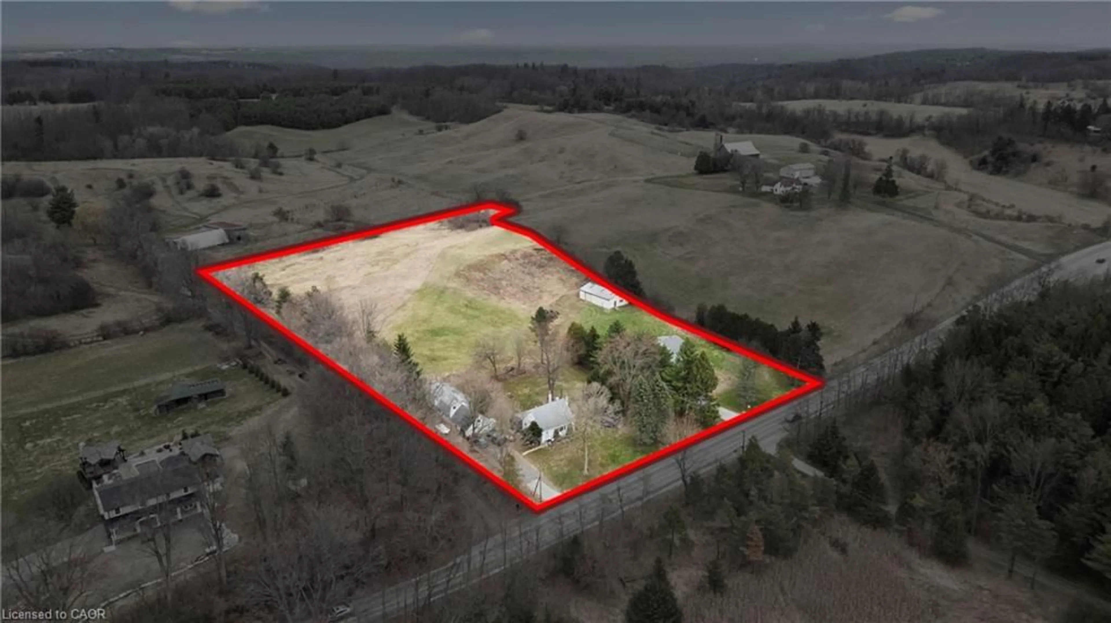 A pic from outside/outdoor area/front of a property/back of a property/a pic from drone, building for 867 Jerseyville Rd, Ancaster Ontario L0R 1R0