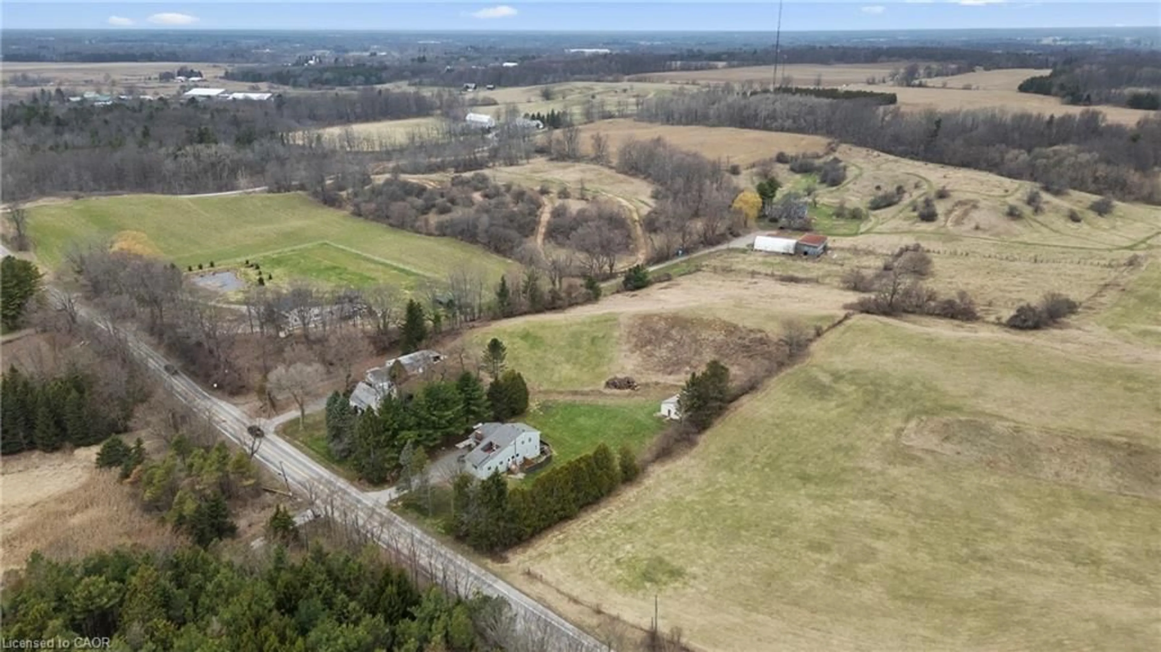 A pic from outside/outdoor area/front of a property/back of a property/a pic from drone, mountain view for 867 Jerseyville Rd, Ancaster Ontario L0R 1R0