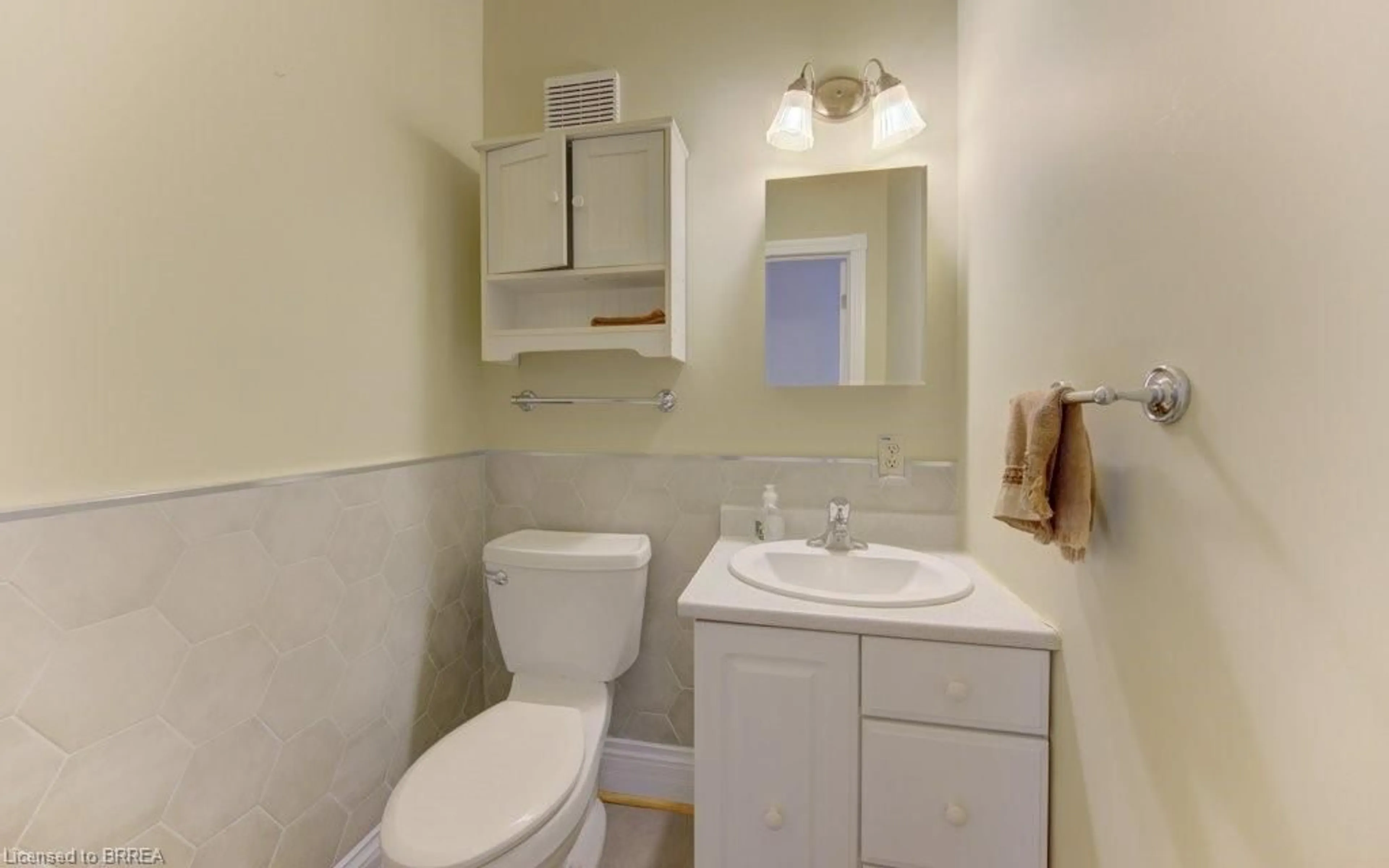 Standard bathroom, unknown for 416 Margaret St, Cambridge Ontario N3H 3X7