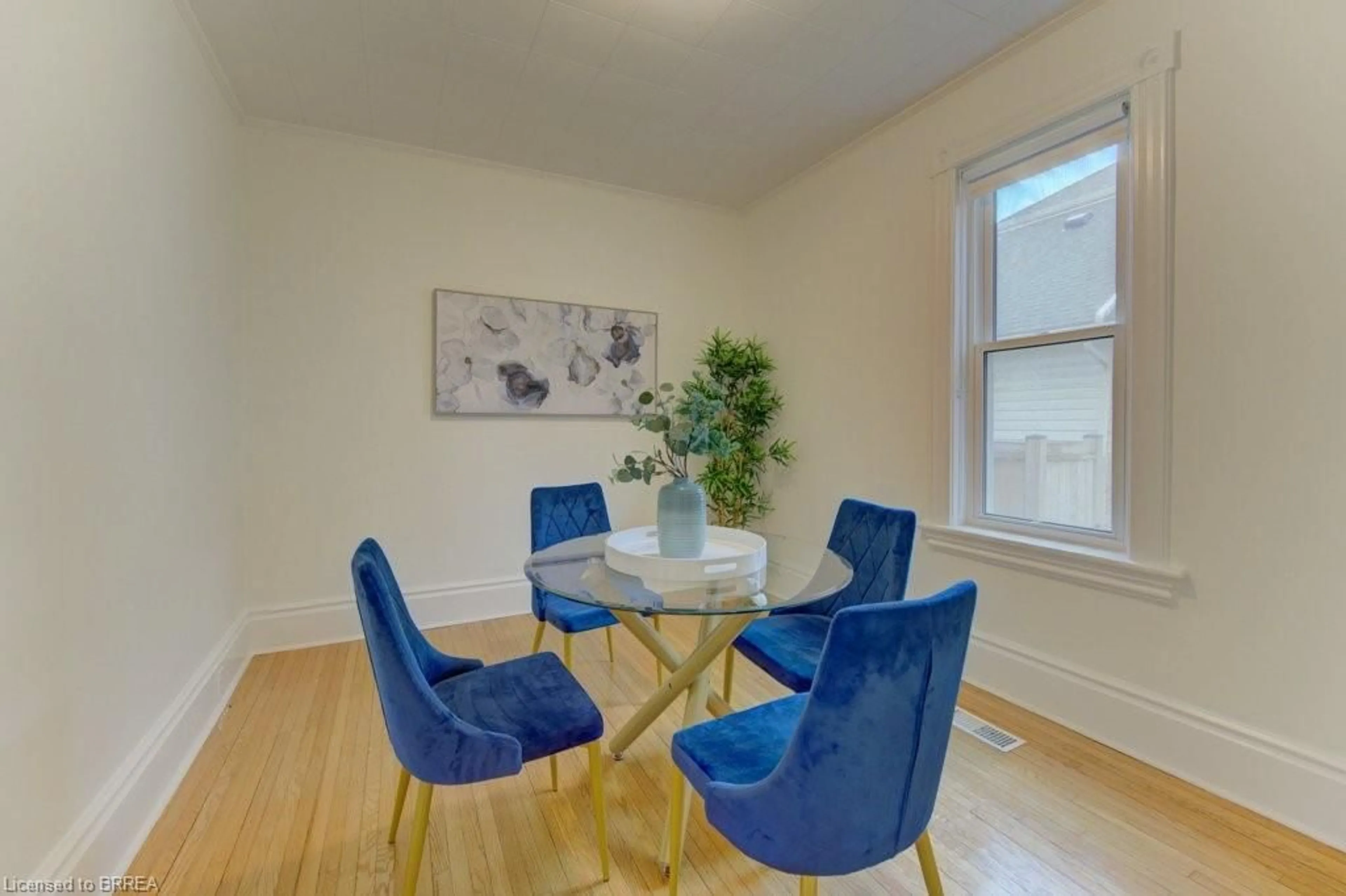 Dining room, wood/laminate floor for 416 Margaret St, Cambridge Ontario N3H 3X7