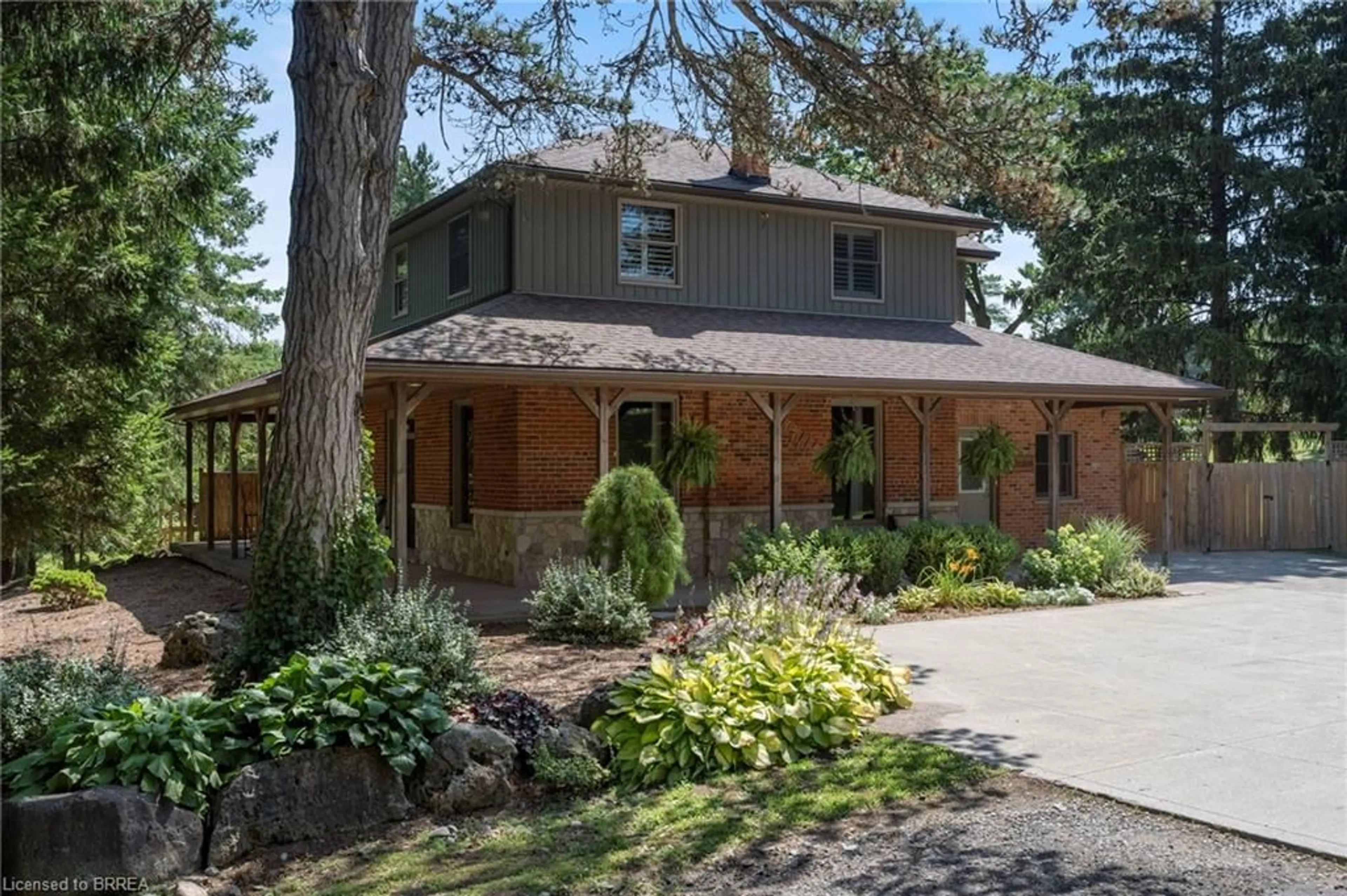 Home with brick exterior material, street for 182 Governors Rd, Paris Ontario N3L 3E1