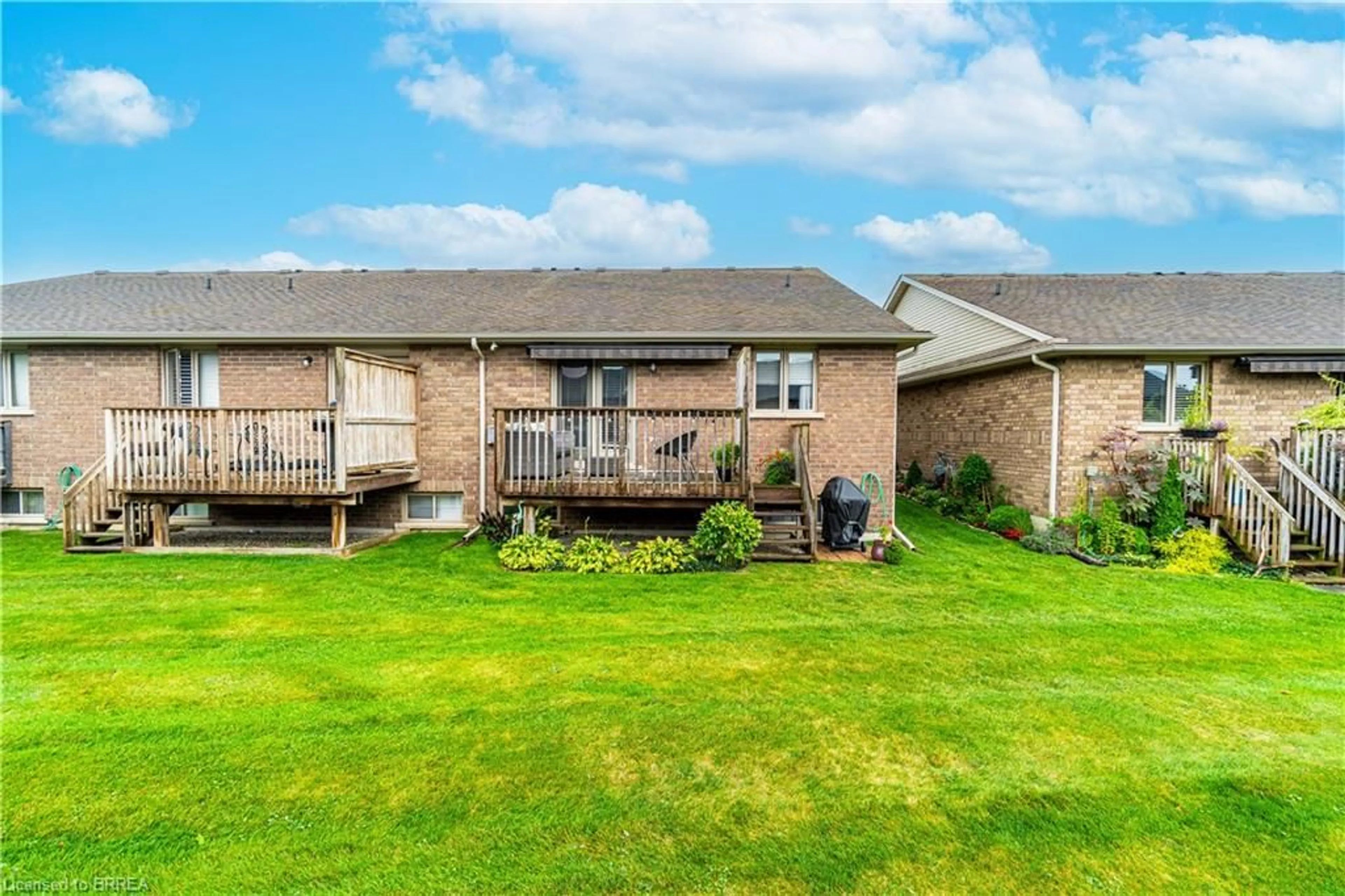 A pic from outside/outdoor area/front of a property/back of a property/a pic from drone, water/lake/river/ocean view for 560 Grey St #30, Brantford Ontario N3S 0C4