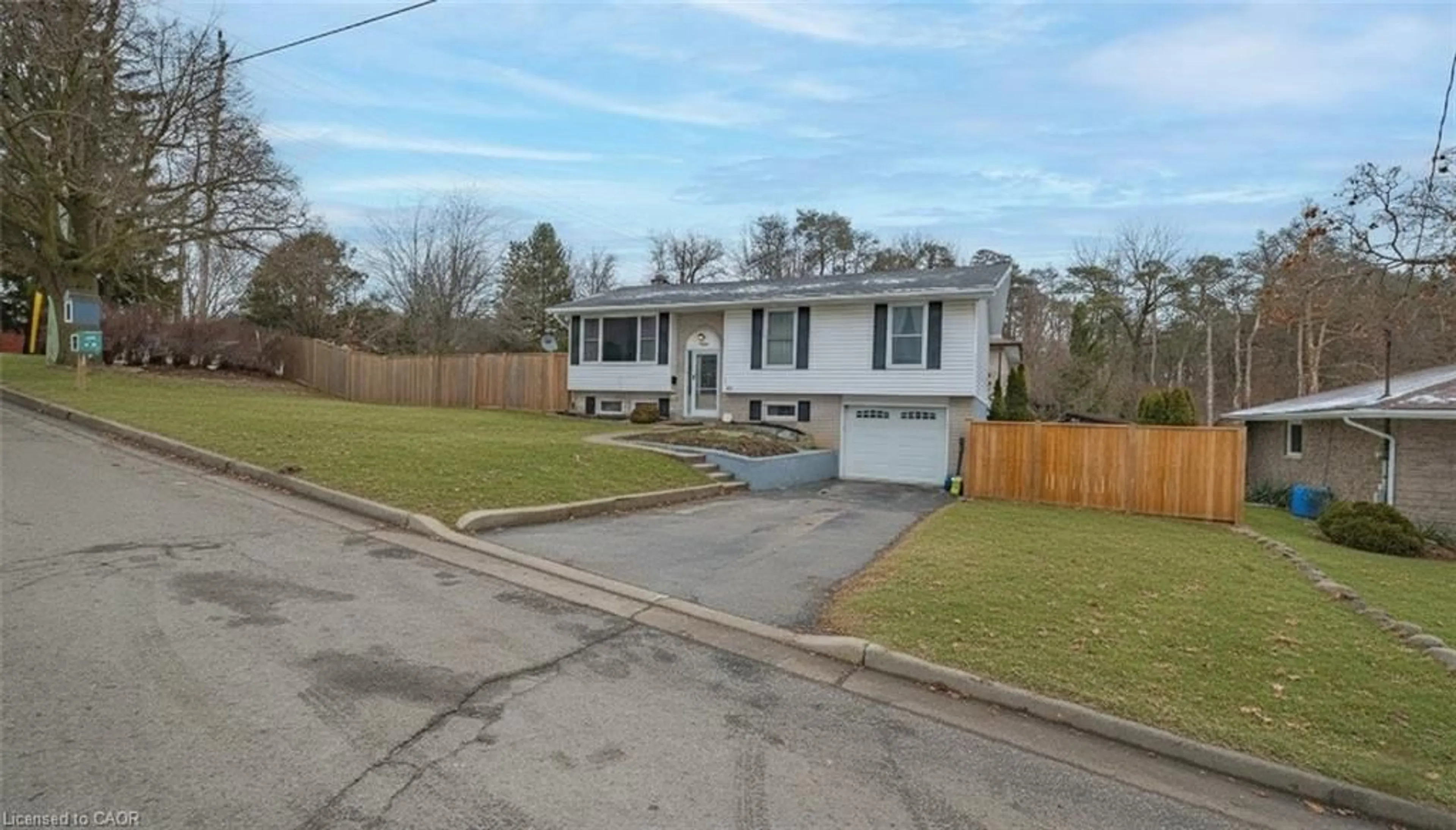 A pic from outside/outdoor area/front of a property/back of a property/a pic from drone, street for 106 Oakwood Ave, Simcoe Ontario N3Y 1H9