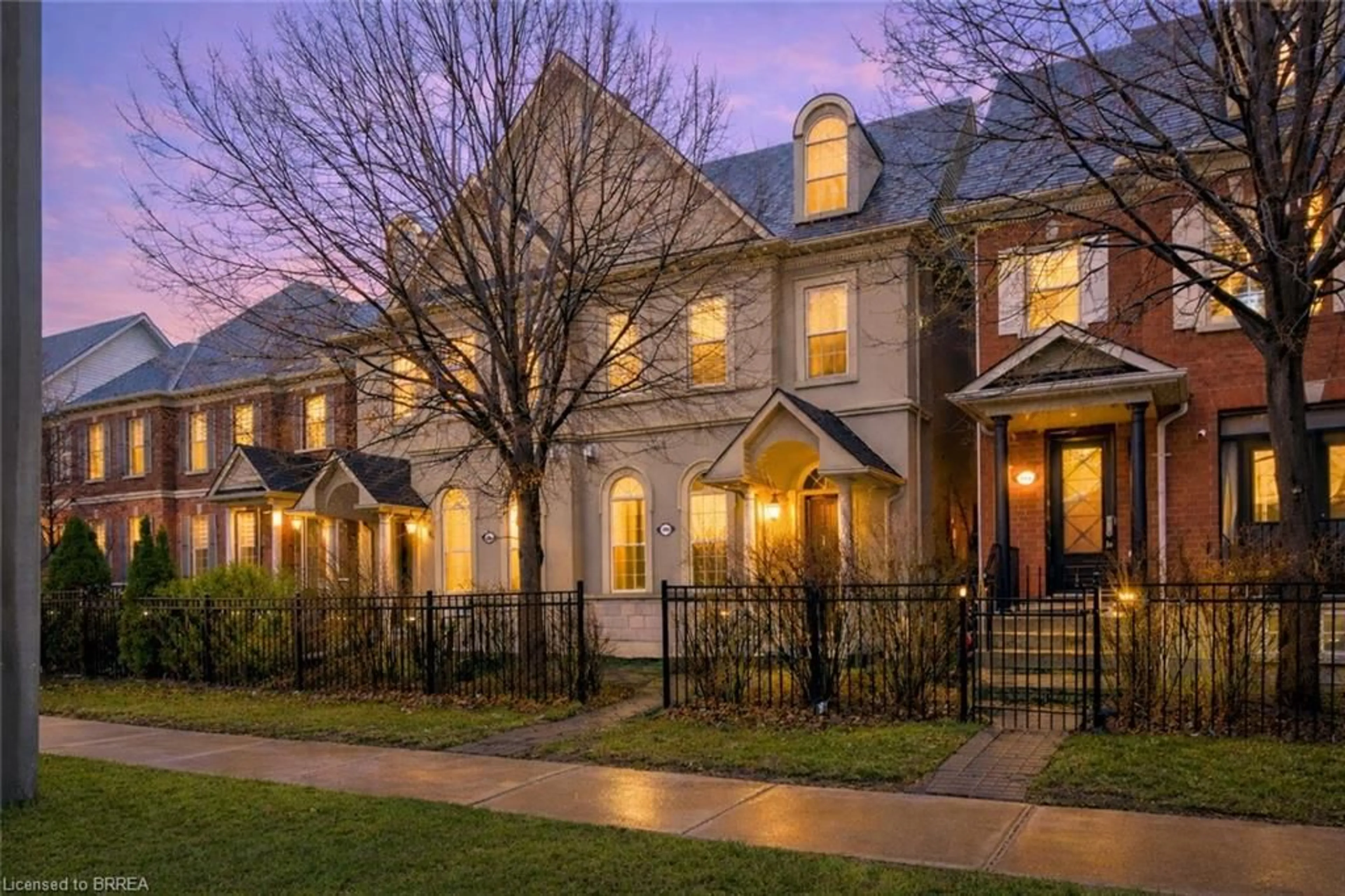 Home with brick exterior material, street for 3486 Eglinton Ave, Mississauga Ontario L5M 7P4