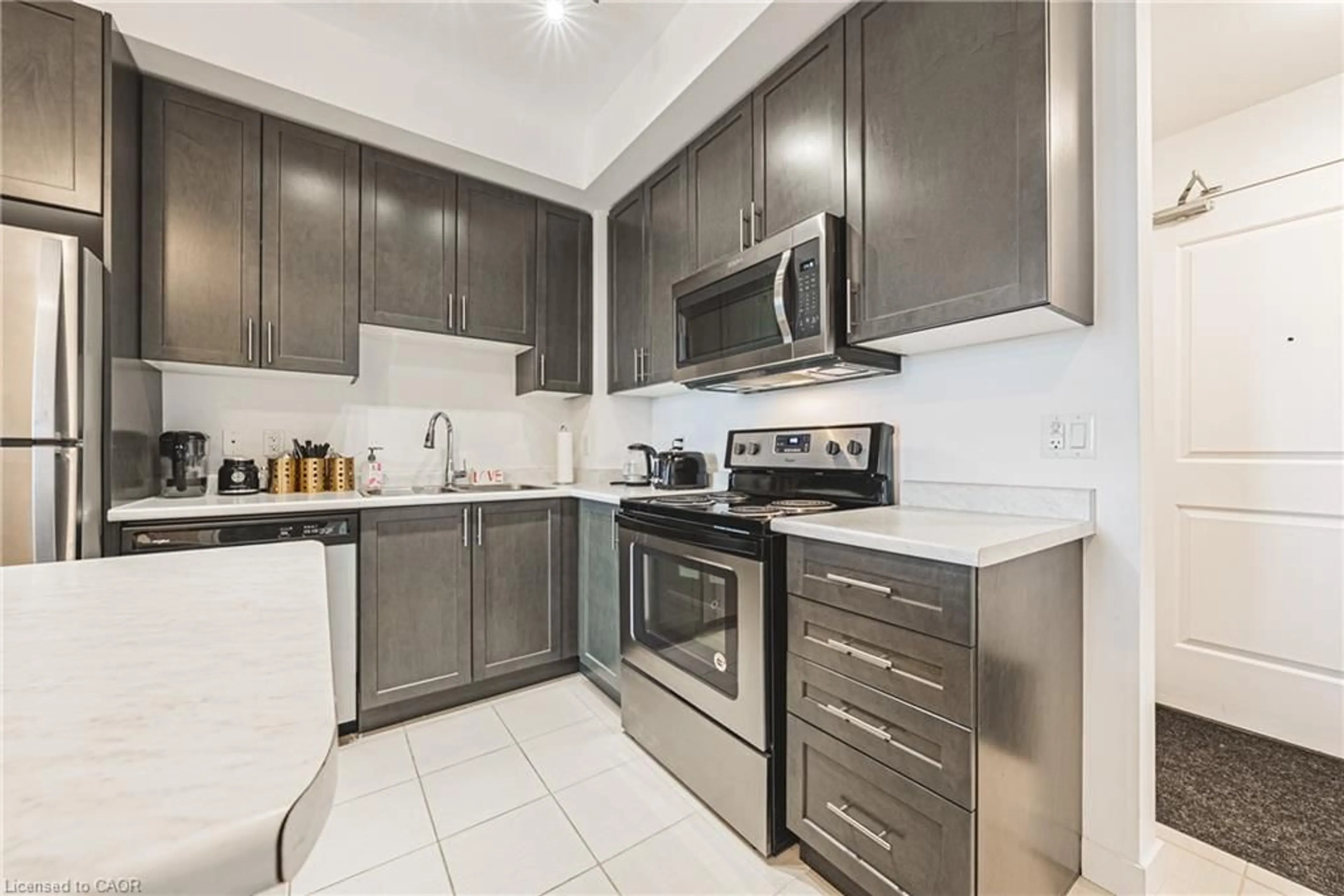 Standard kitchen, unknown for 2486 Old Bronte Rd #711, Oakville Ontario L6M 4J2