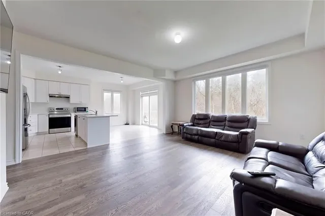 630 Lemay Grove, Peterborough 4