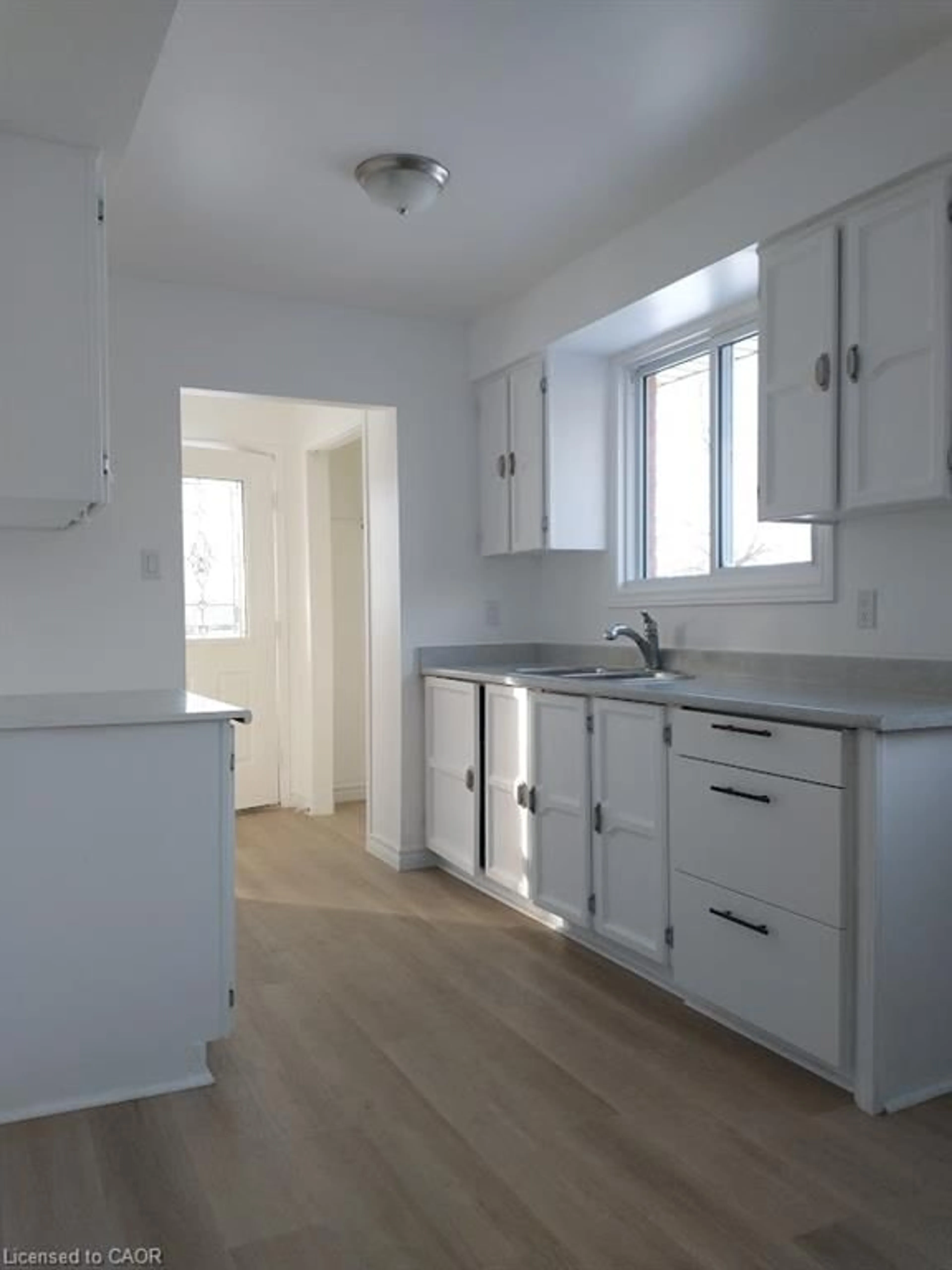Standard kitchen, unknown for 71 Nickolas Cres, Cambridge Ontario N3C 3L7