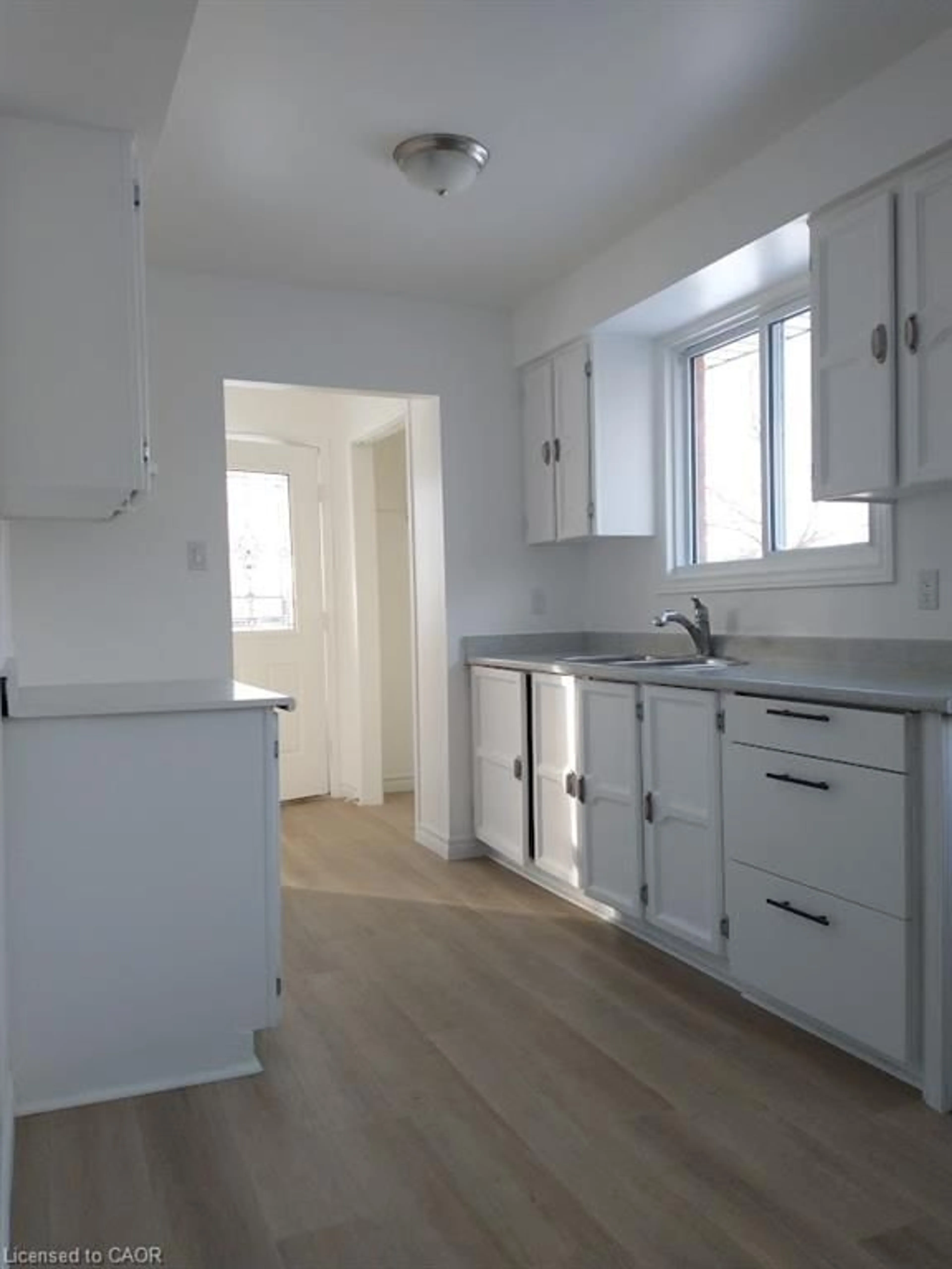 Standard kitchen, unknown for 71 Nickolas Cres, Cambridge Ontario N3C 3L7