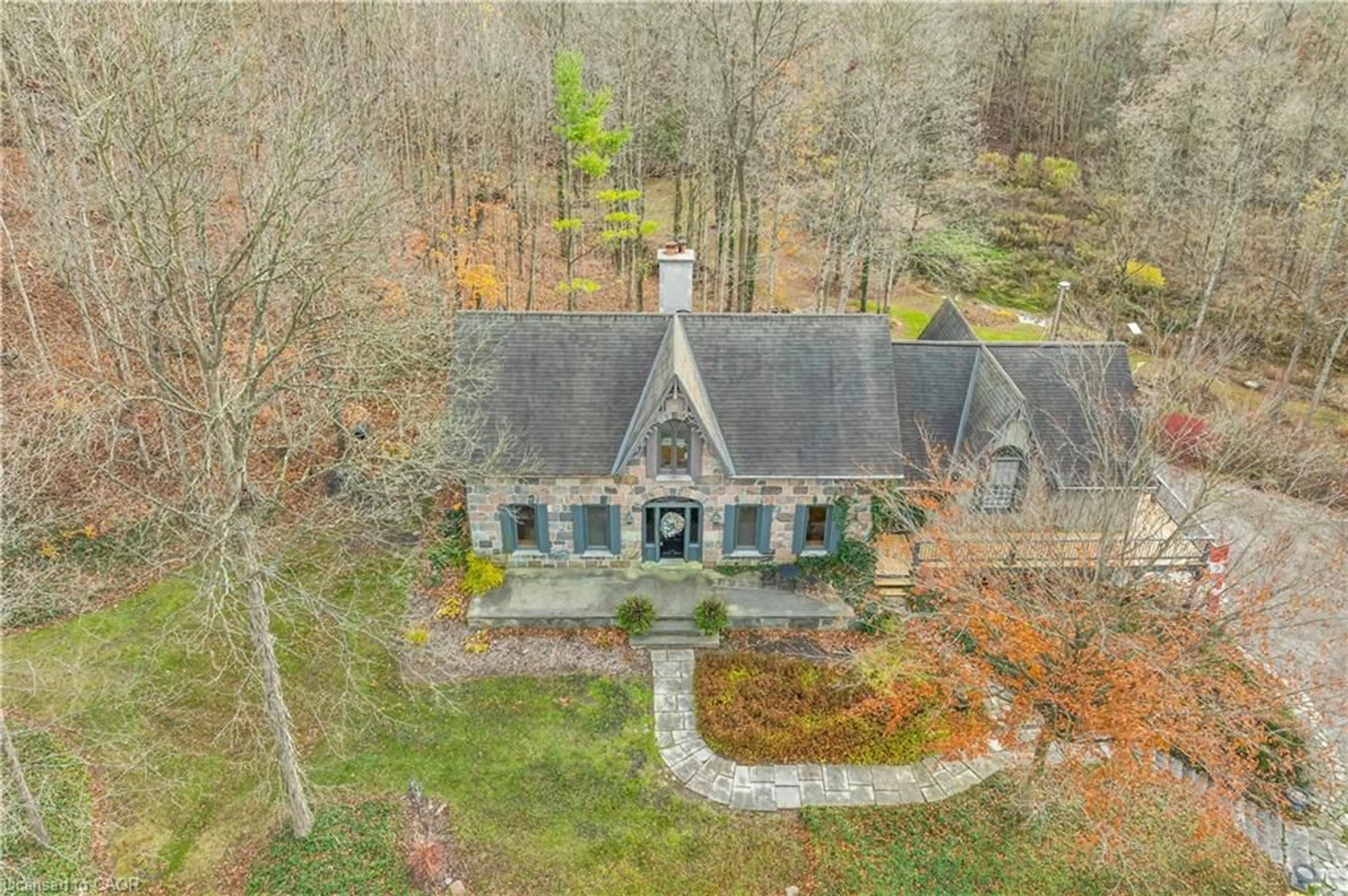 A pic from outside/outdoor area/front of a property/back of a property/a pic from drone, unknown for 4766 Hyndman Dr, Appin Ontario N0L 1A0