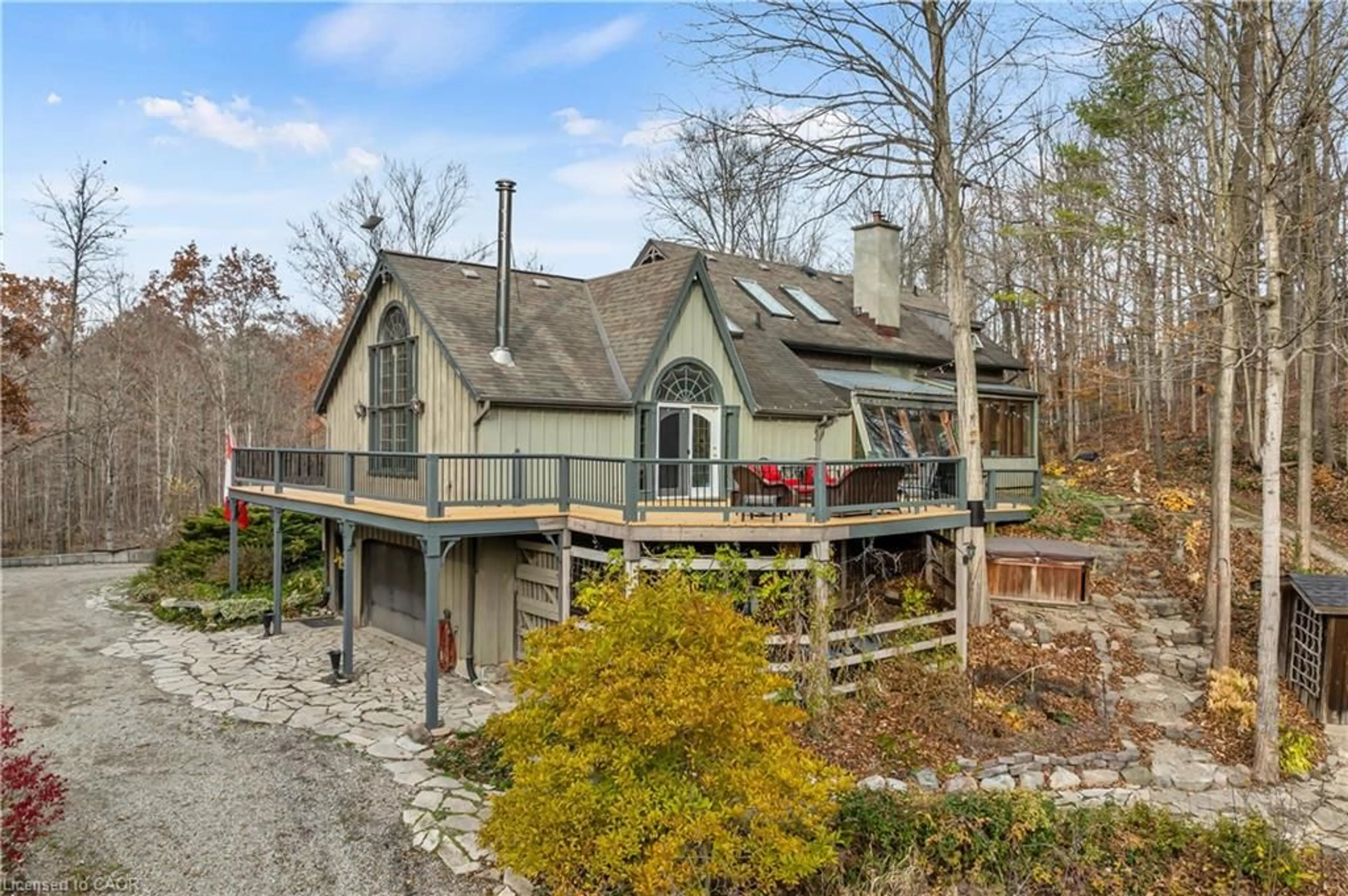 A pic from outside/outdoor area/front of a property/back of a property/a pic from drone, water/lake/river/ocean view for 4766 Hyndman Dr, Appin Ontario N0L 1A0