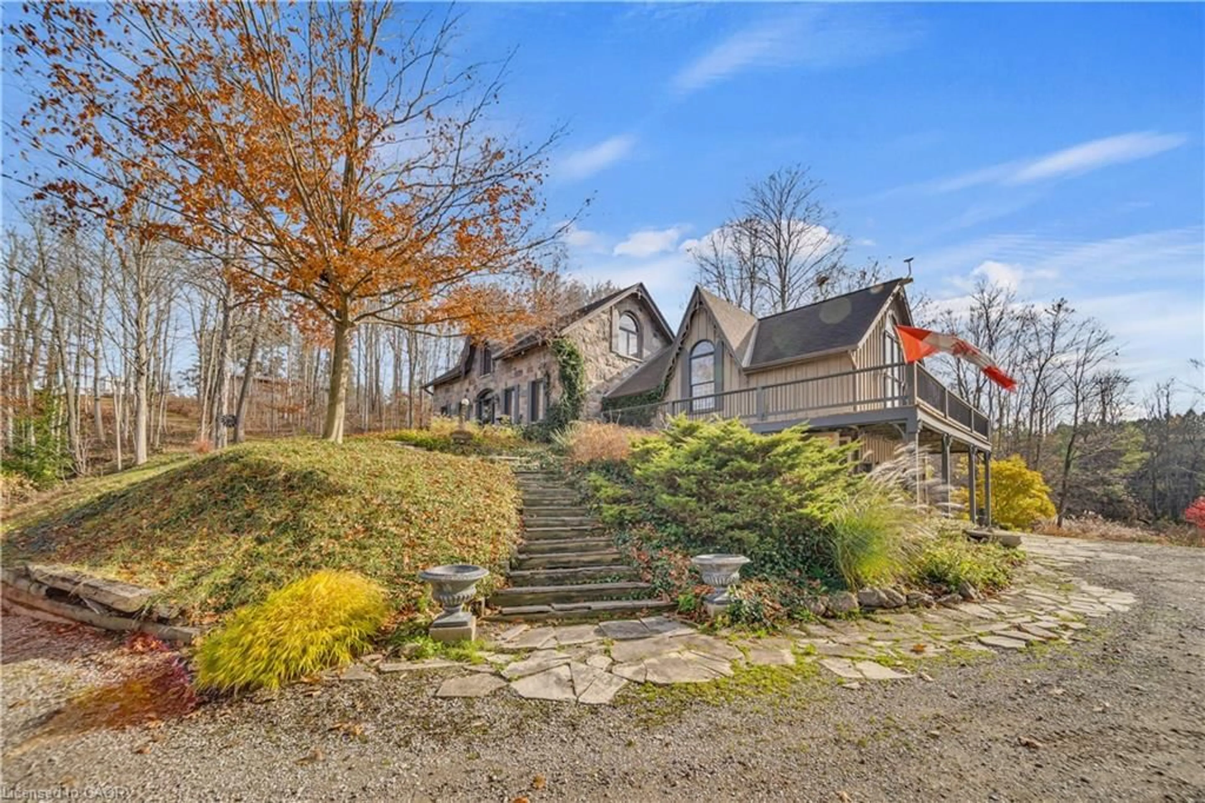 A pic from outside/outdoor area/front of a property/back of a property/a pic from drone, unknown for 4766 Hyndman Dr, Appin Ontario N0L 1A0