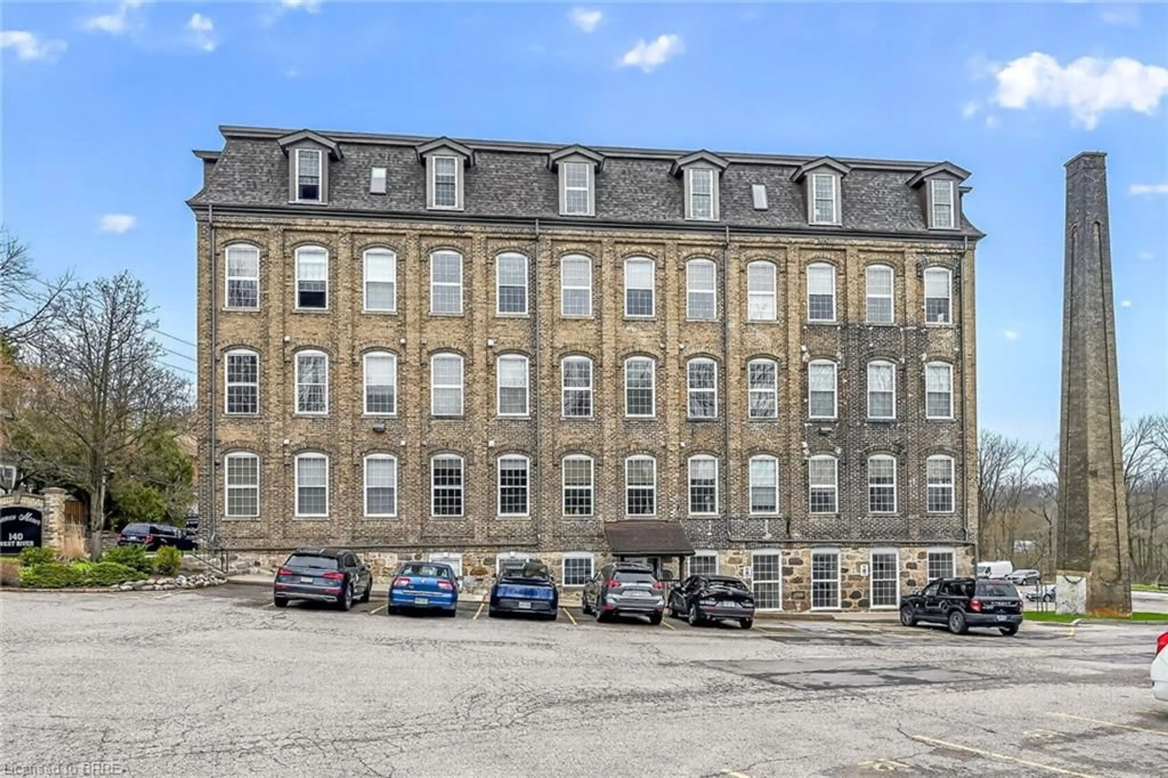 A pic from outside/outdoor area/front of a property/back of a property/a pic from drone, building for 140 West River St #405, Paris Ontario N3L 3E2