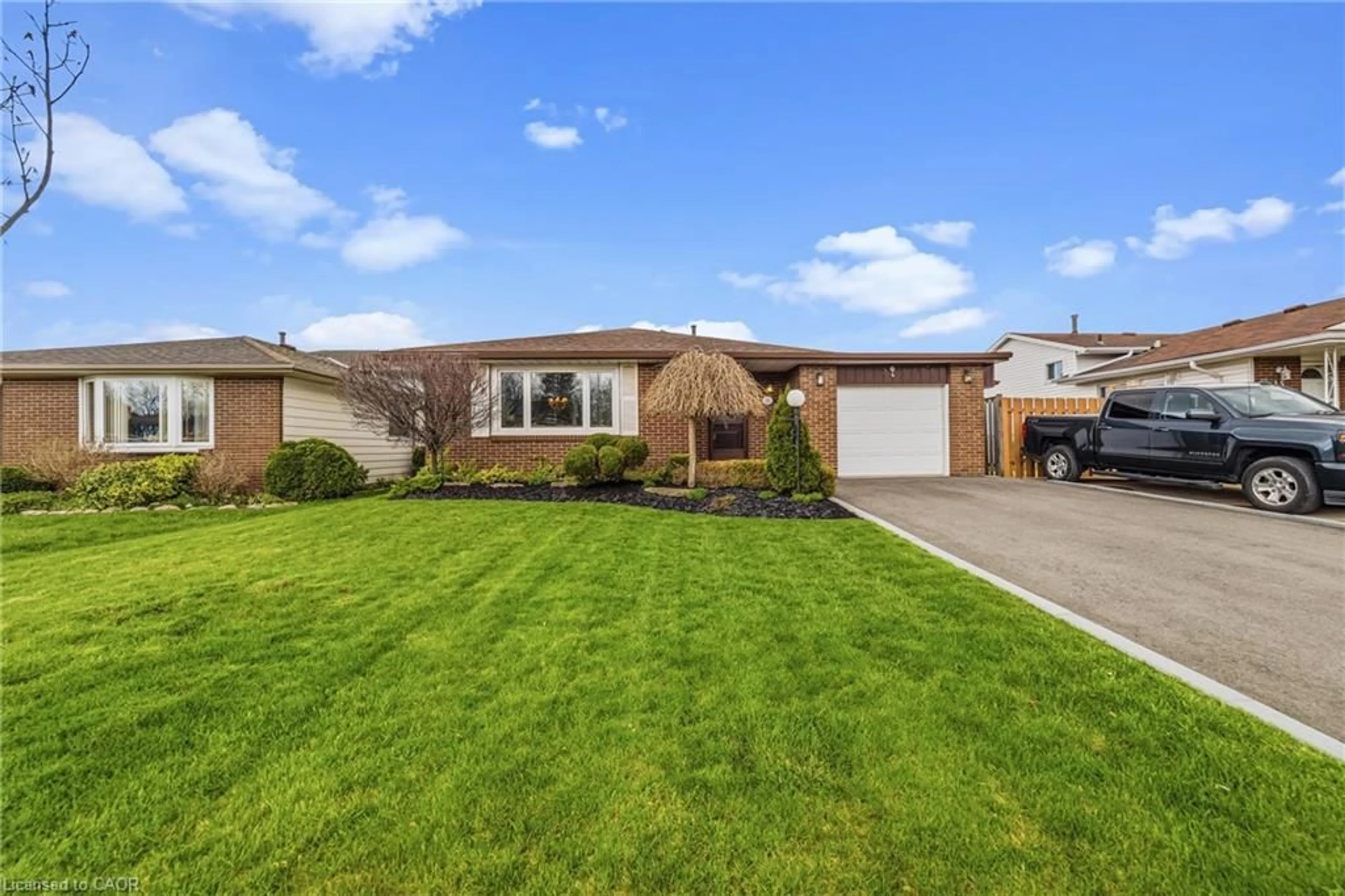 Home with vinyl exterior material, street for 31 Leduc St, Hamilton Ontario L8T 4S3