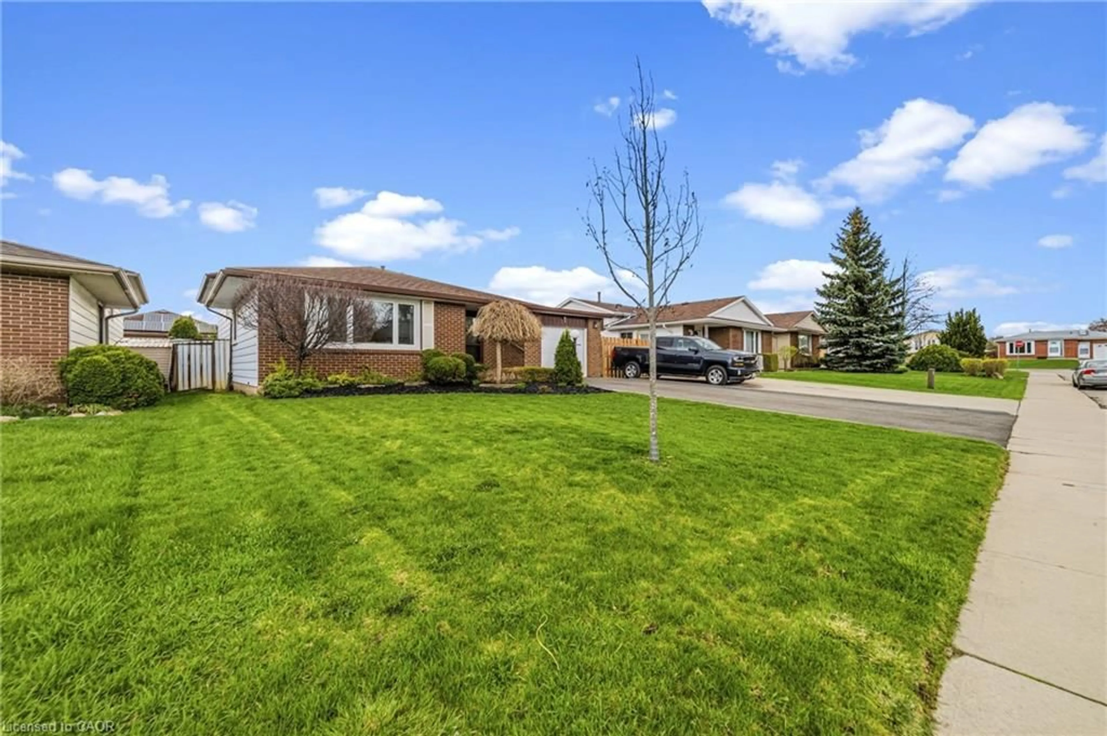 A pic from outside/outdoor area/front of a property/back of a property/a pic from drone, street for 31 Leduc St, Hamilton Ontario L8T 4S3