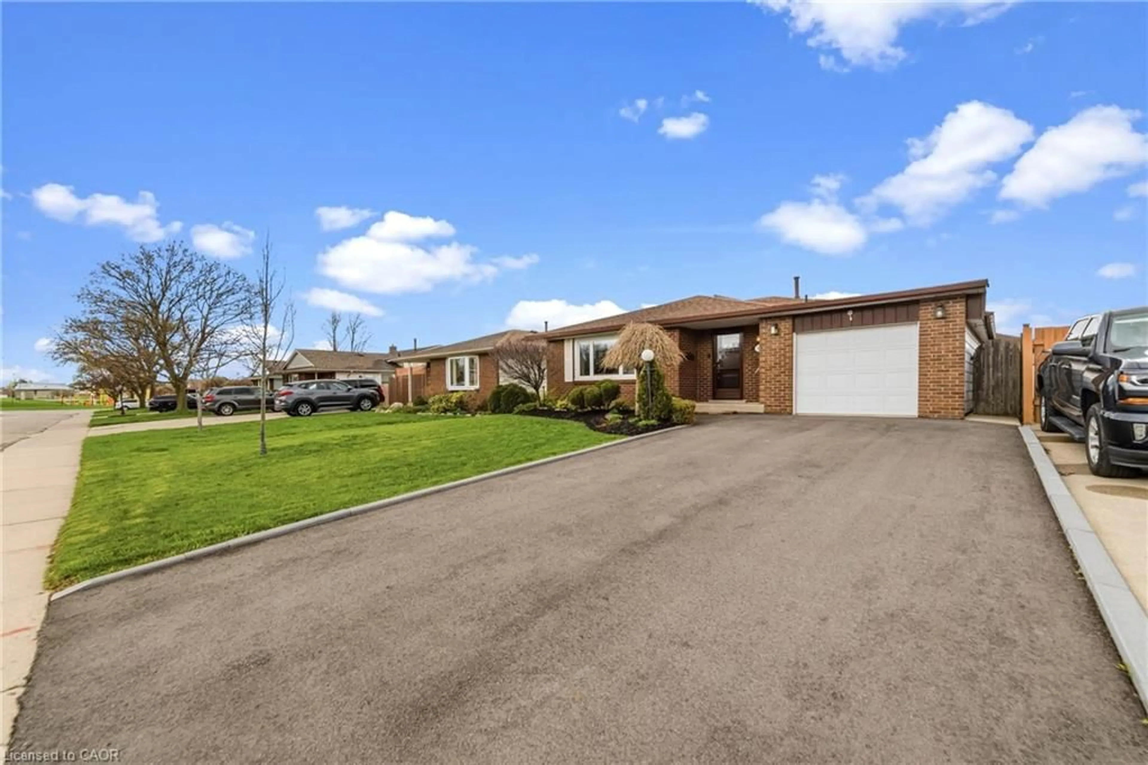 A pic from outside/outdoor area/front of a property/back of a property/a pic from drone, street for 31 Leduc St, Hamilton Ontario L8T 4S3