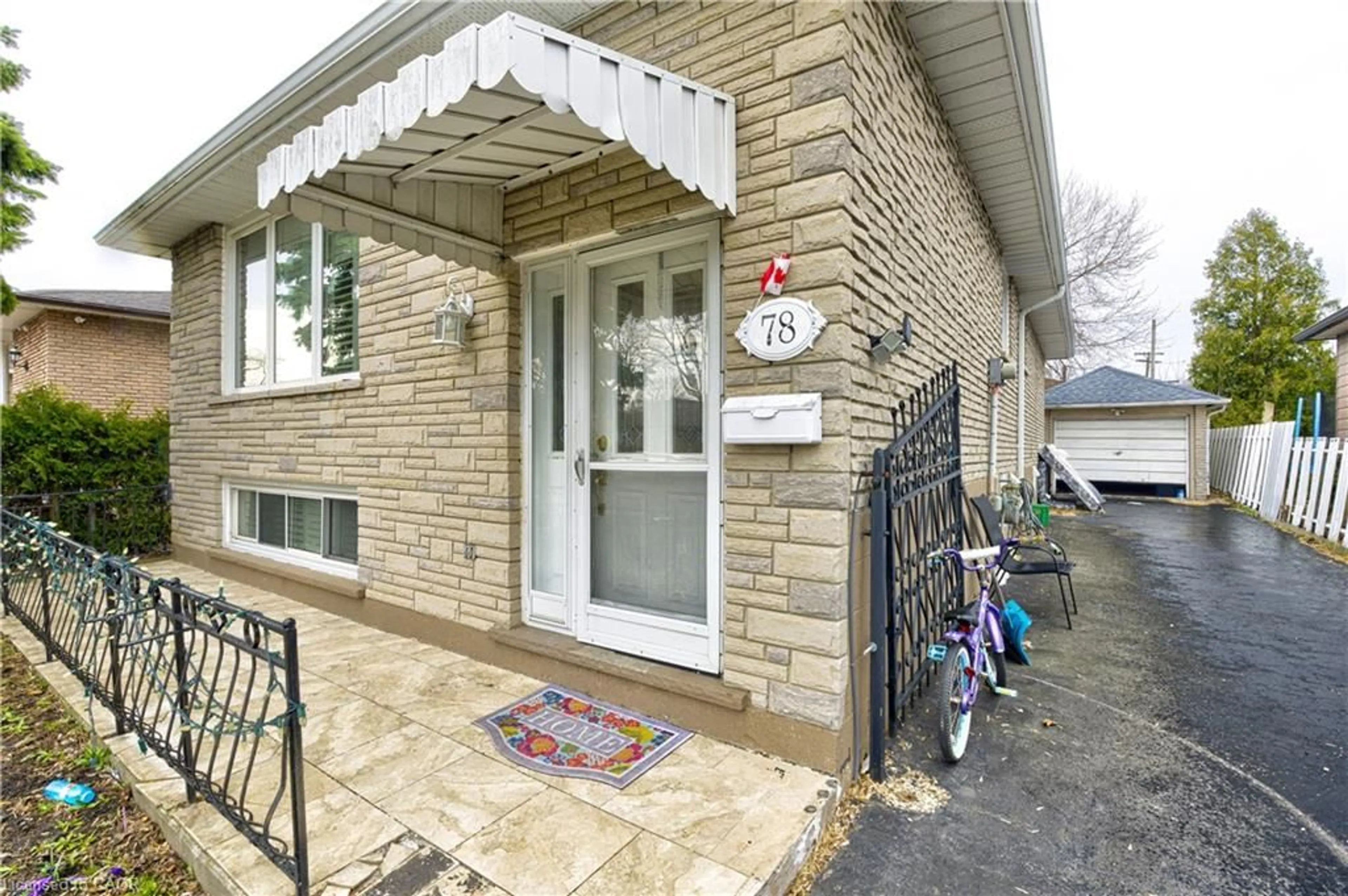 Indoor entryway for 78 Markson Cres, Hamilton Ontario L8T 4W4
