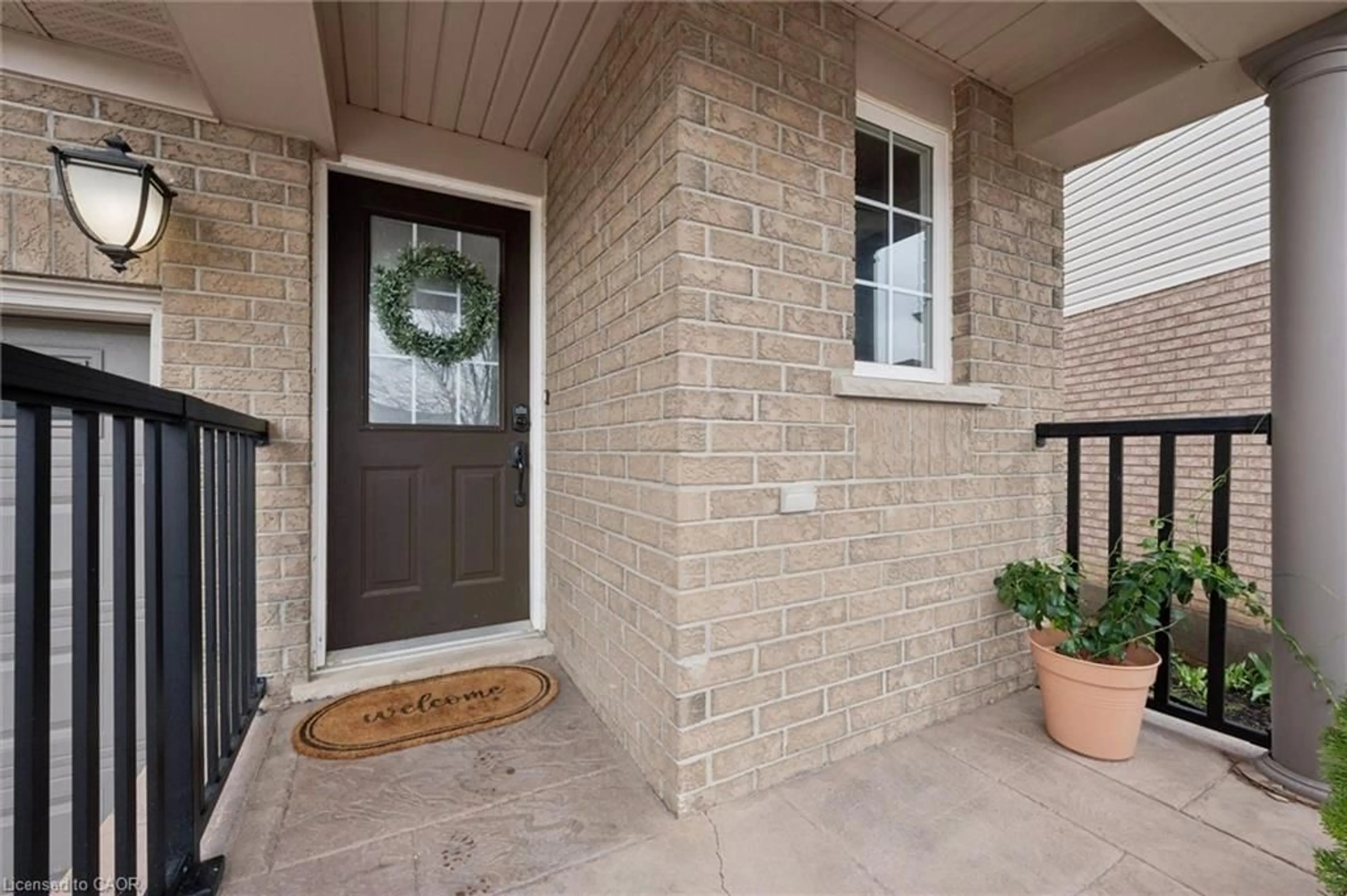 Indoor entryway for 707 Commonwealth Cres, Kitchener Ontario N2E 4J8