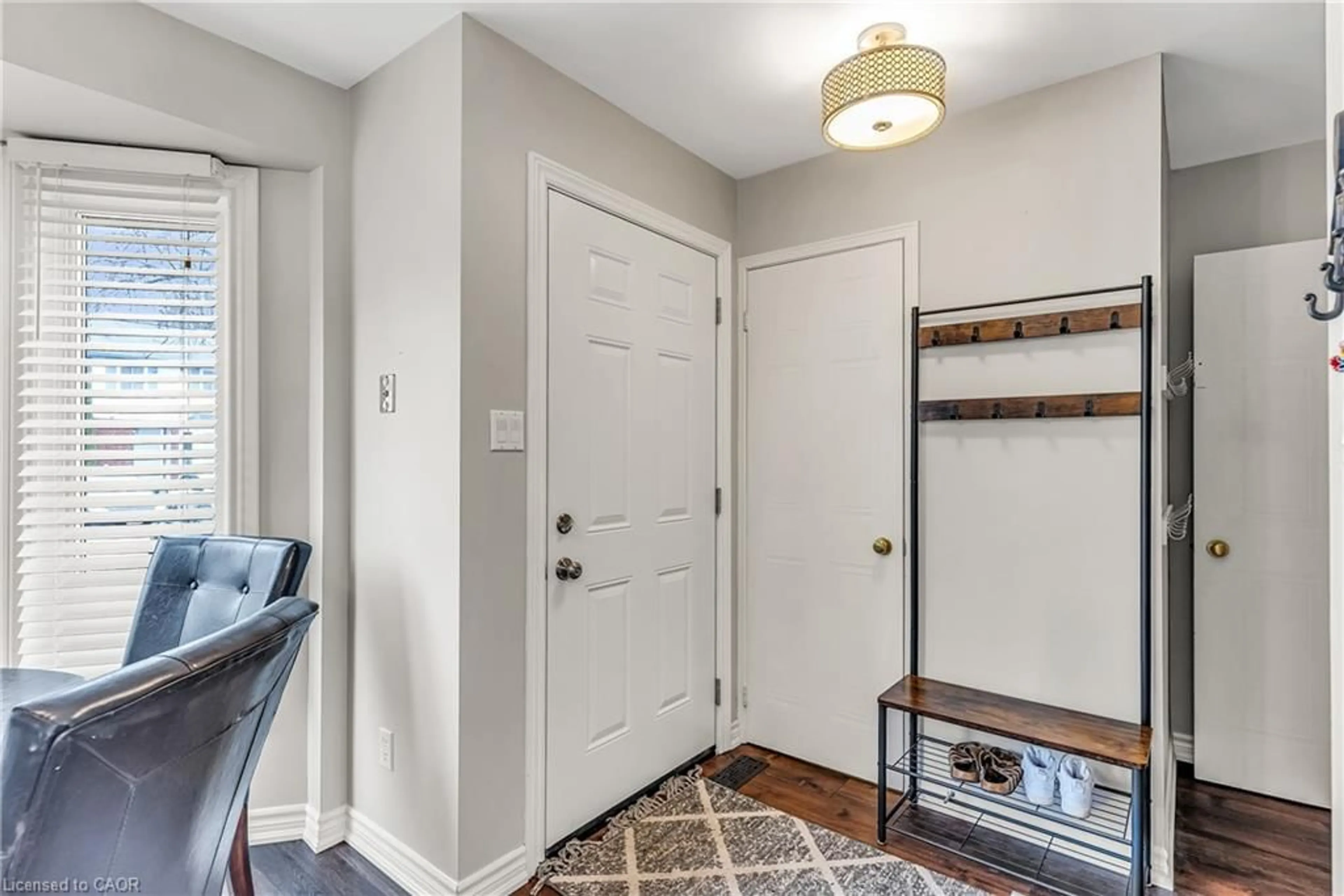 Indoor entryway for 219 Kingswood Dr #52, Kitchener Ontario N2E 3J5