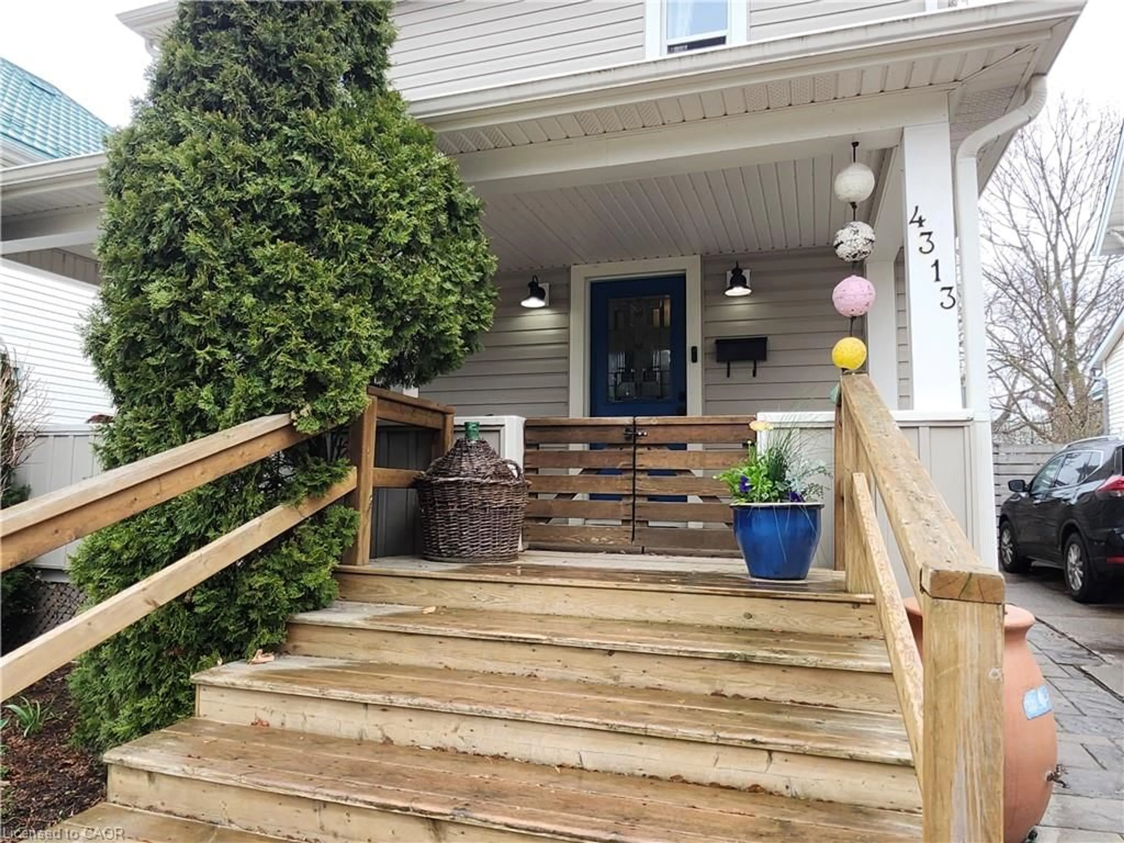 Indoor entryway for 4313 Central Ave, Beamsville Ontario L0R 1B6