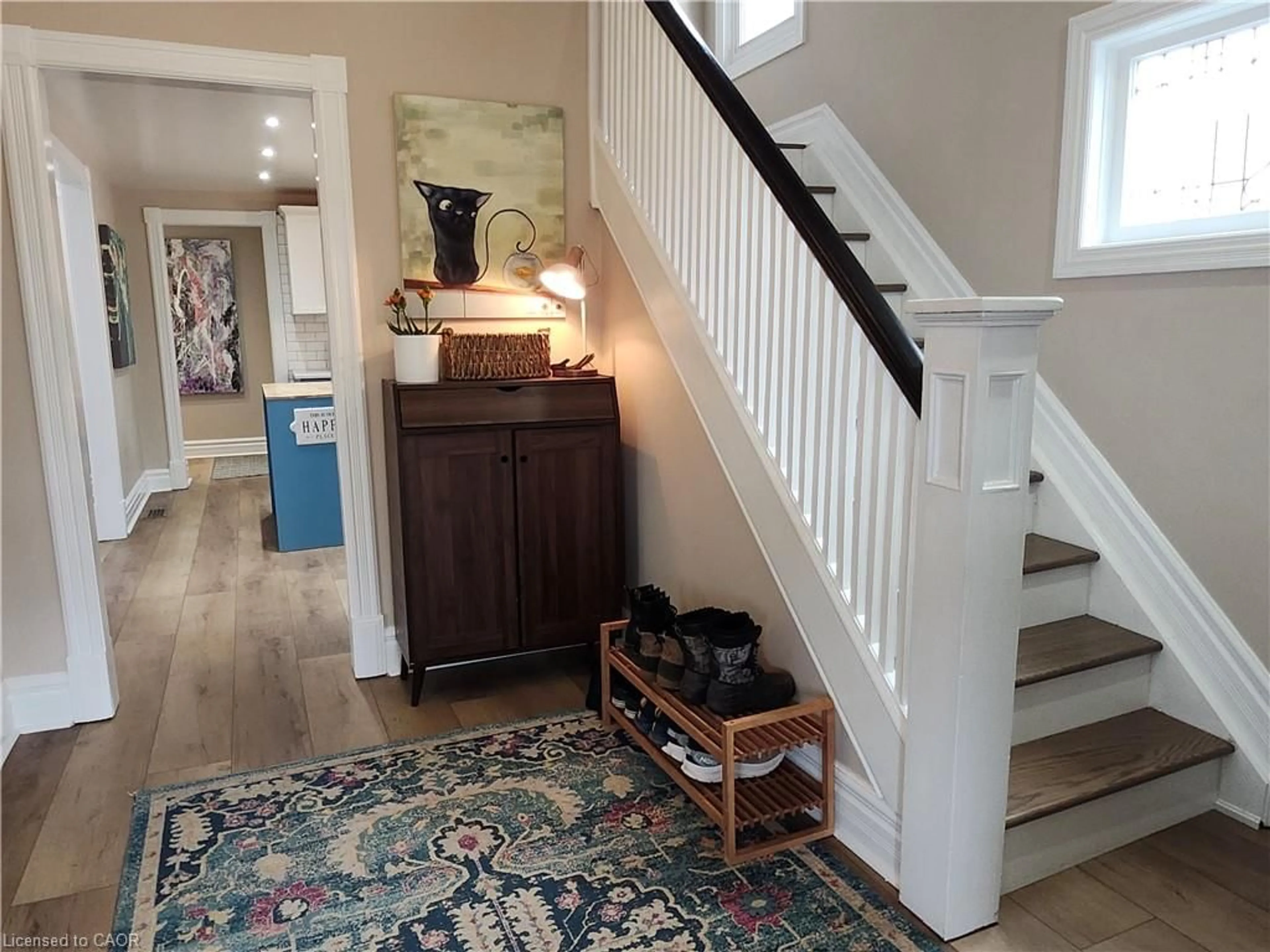 Indoor entryway for 4313 Central Ave, Beamsville Ontario L0R 1B6